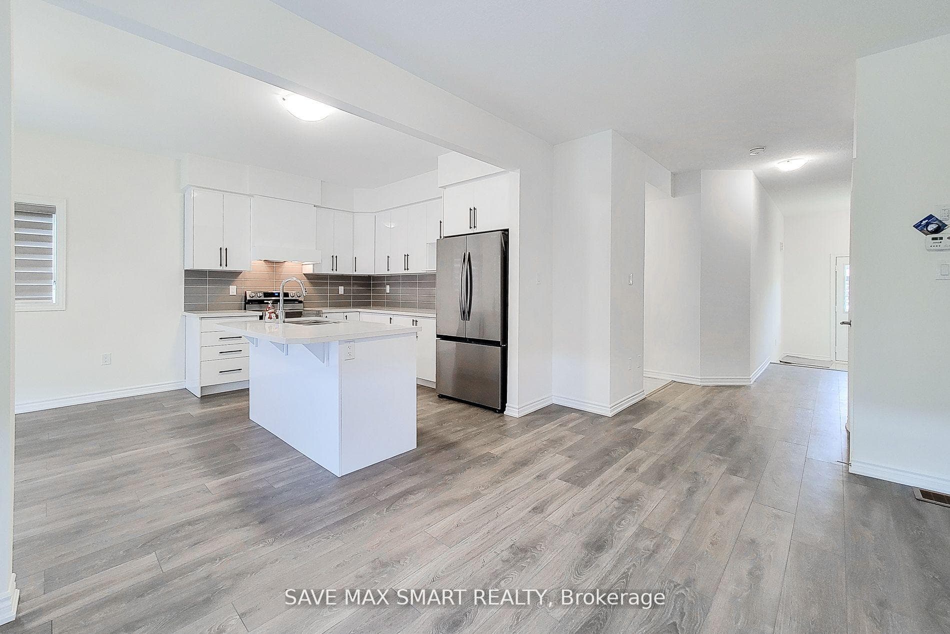 62 Hitchman st Street photo 2