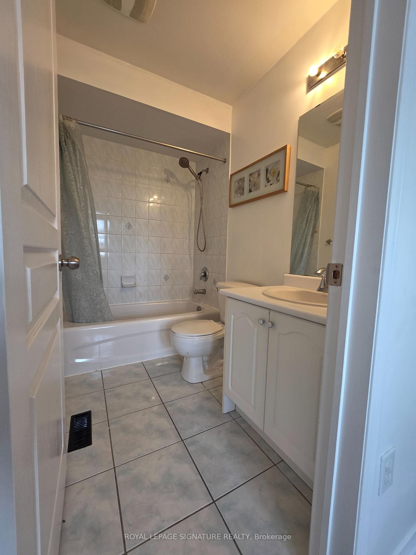98 Birdstone Crescent photo 10