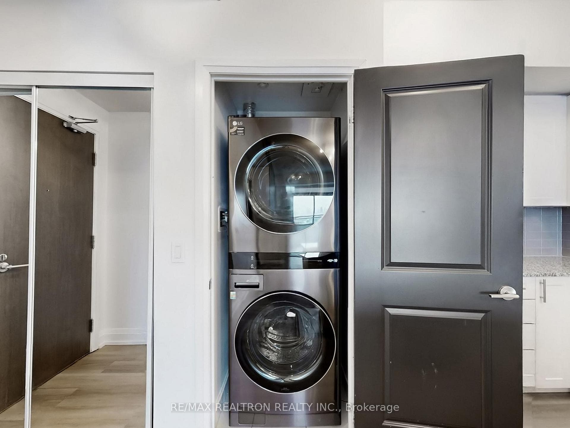Ensuite Laundry