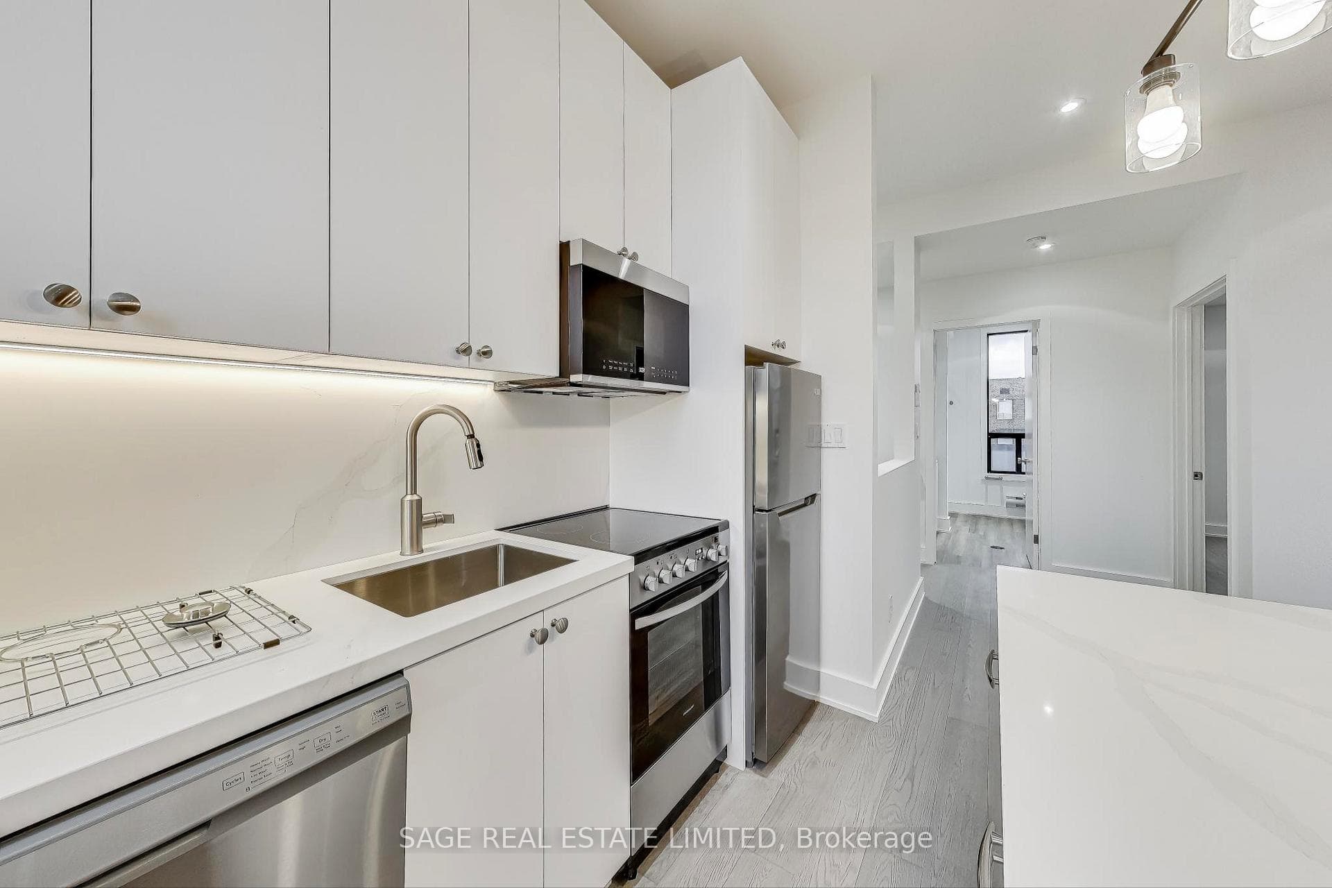 2551 Yonge Street Unit Upper photo 10