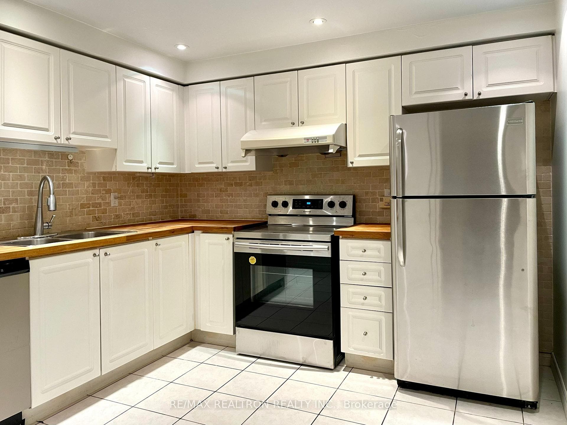 28 Sommerset Way Unit 1021 photo 4