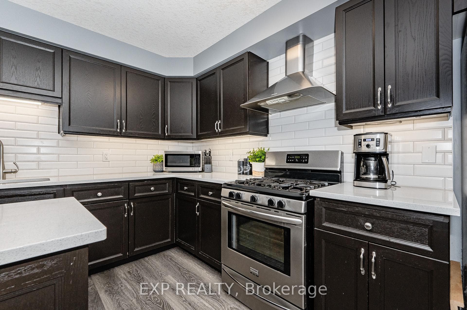 25 Oakes Crescent photo 12
