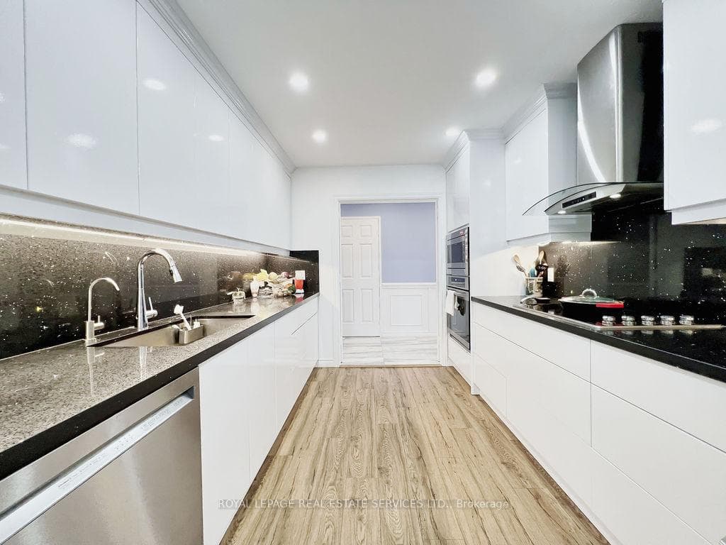 5444 Yonge Street Unit 108 photo 12