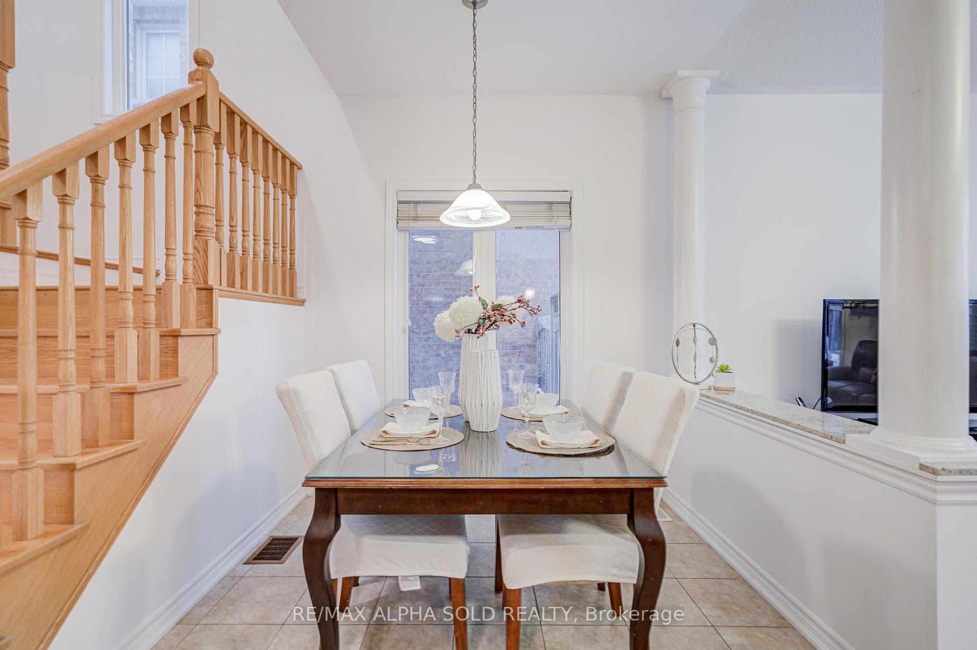 74 Evershot Crescent photo 14