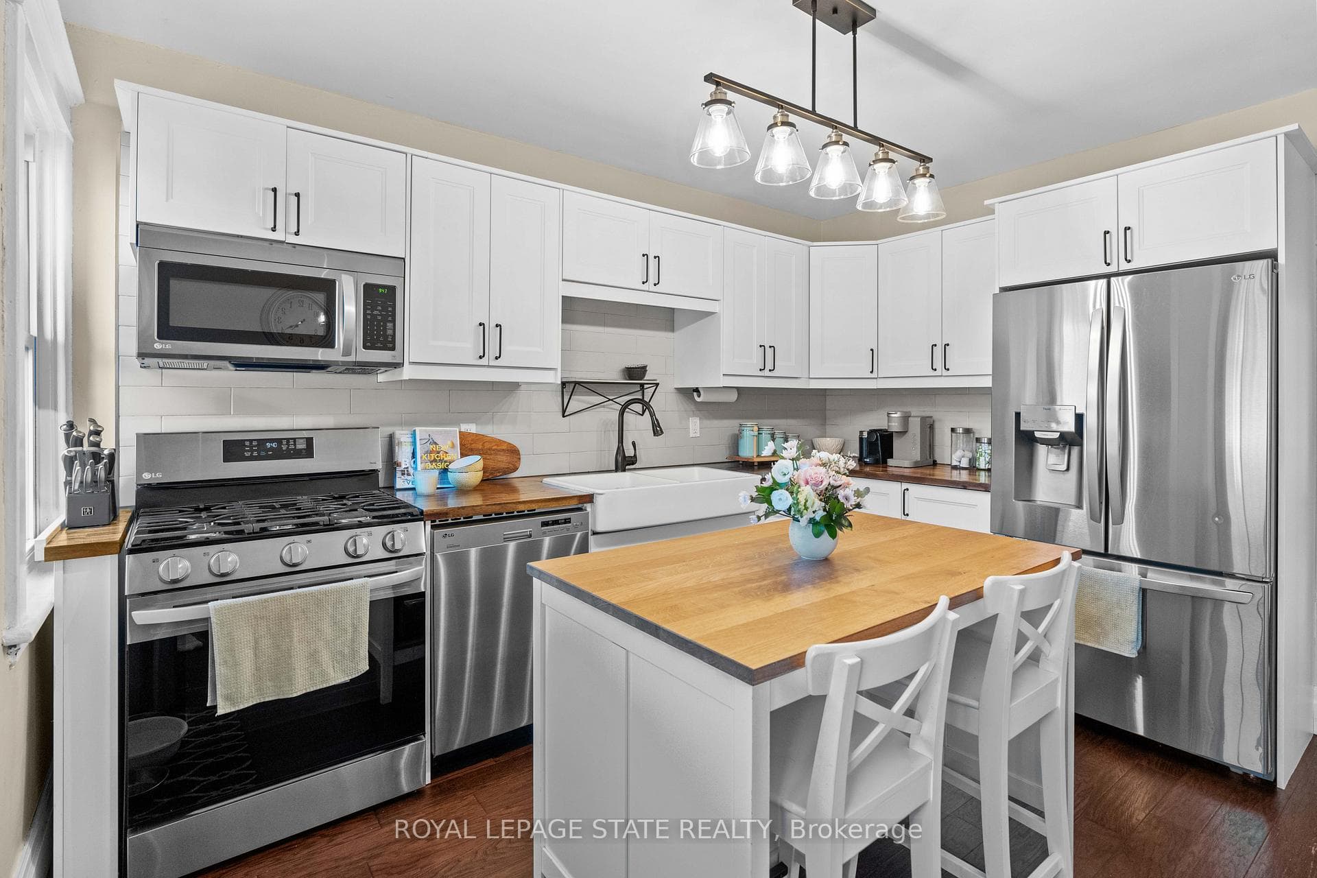 483 Dunsmure Road photo 17