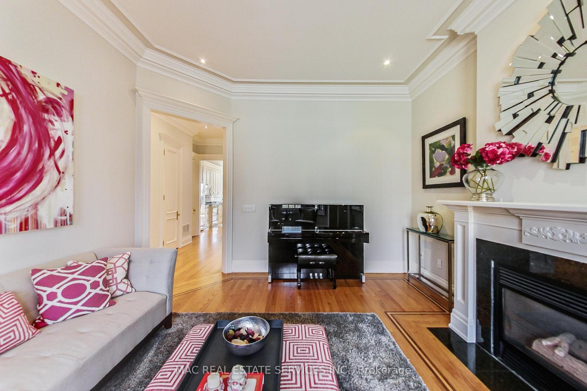21 Farnham Avenue photo 4