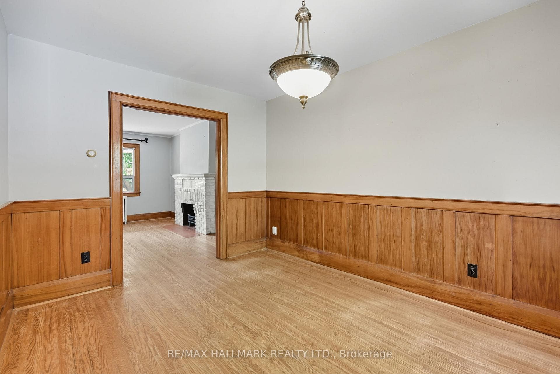 386 Belsize Drive photo 13