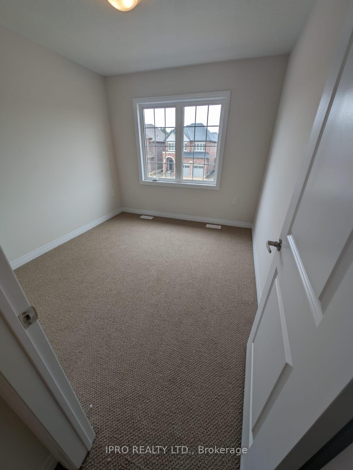 102 Waters Way photo 5