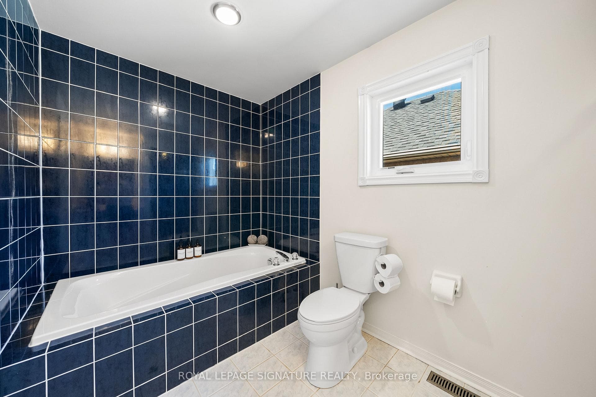 22 Grasslands Avenue photo 23