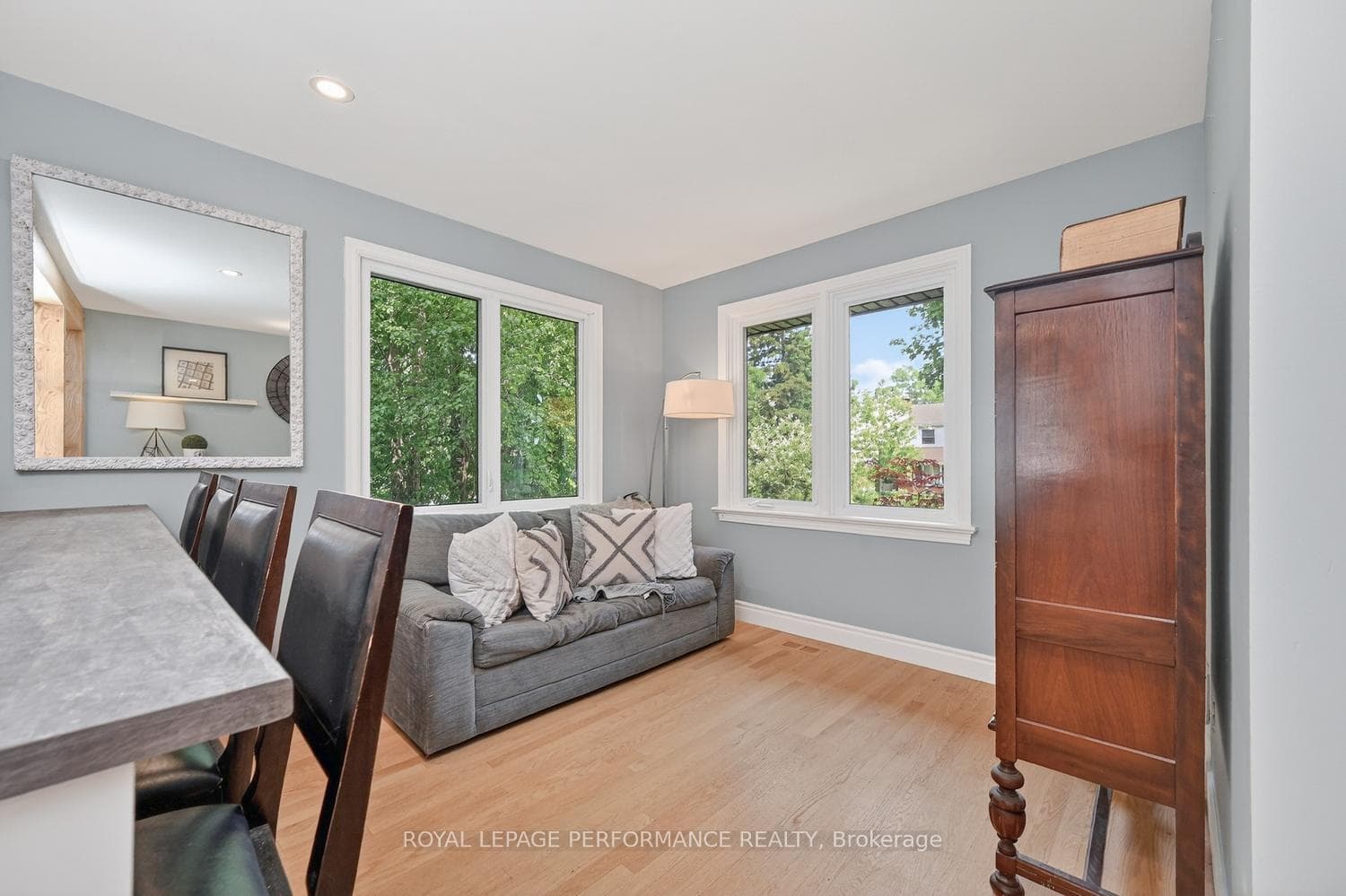 Family room/ Breakfast nook
