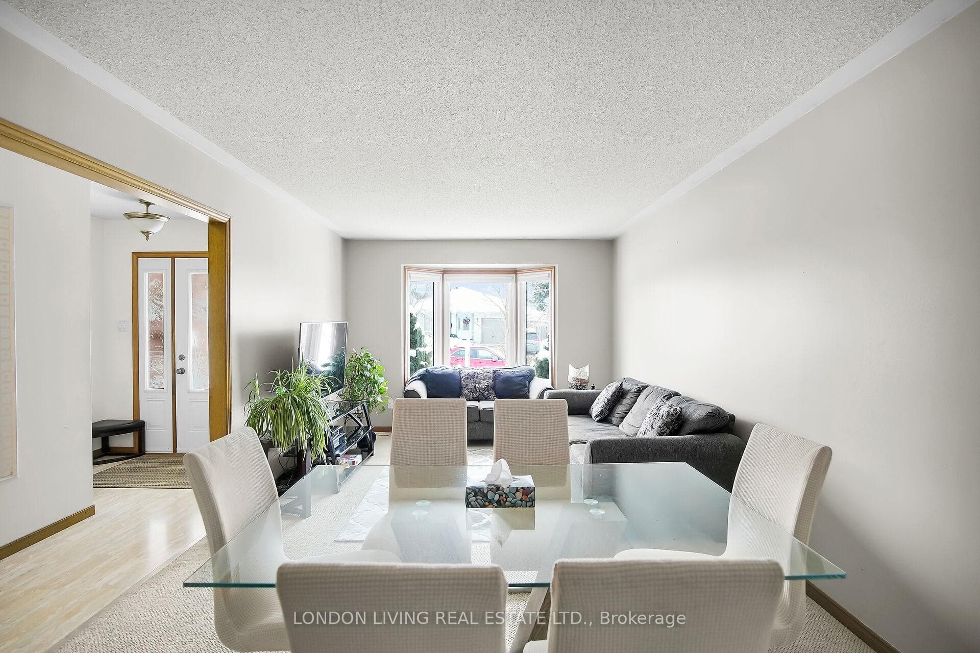 42 Bourbon Lane photo 4