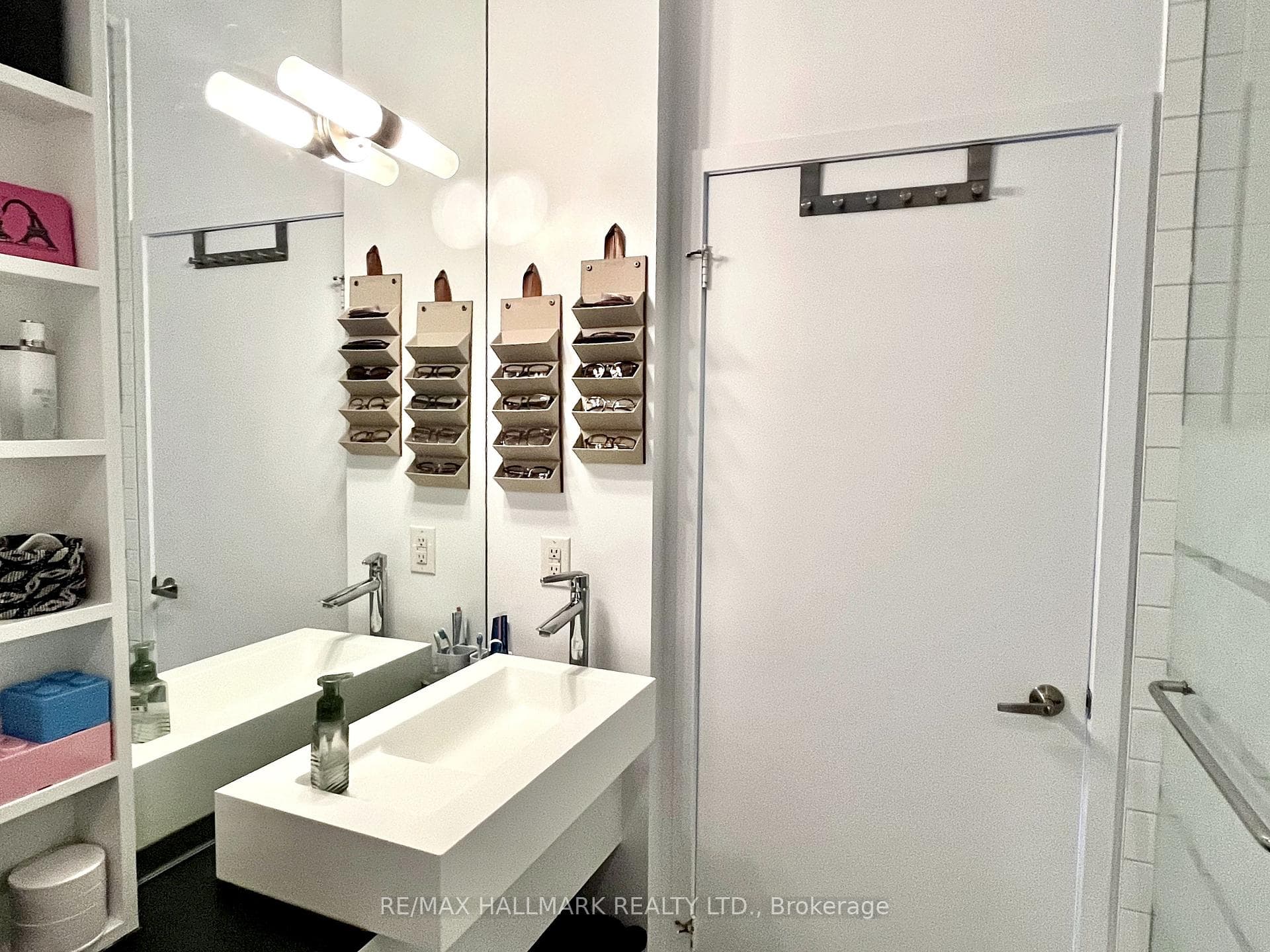 Semi-ensuite bathroom
