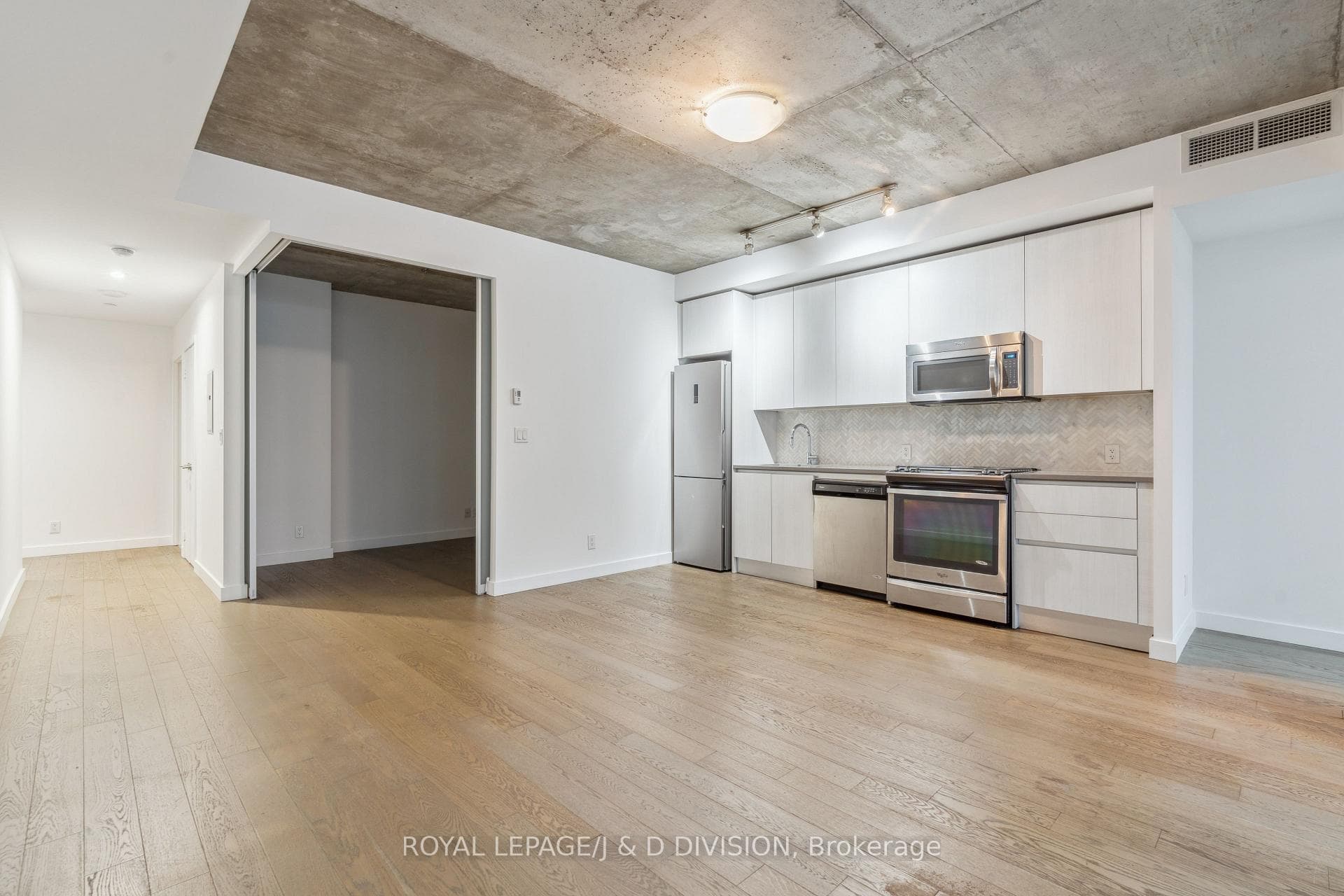 111 Bathurst Street Unit 423 photo 14