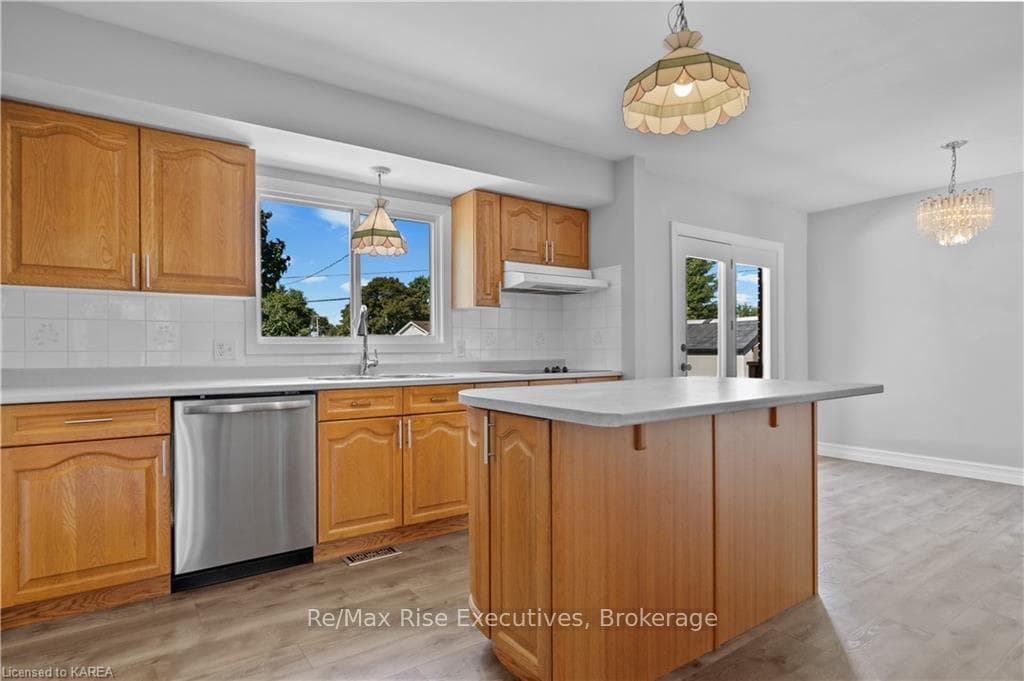 140 UPPER PARK Road photo 13