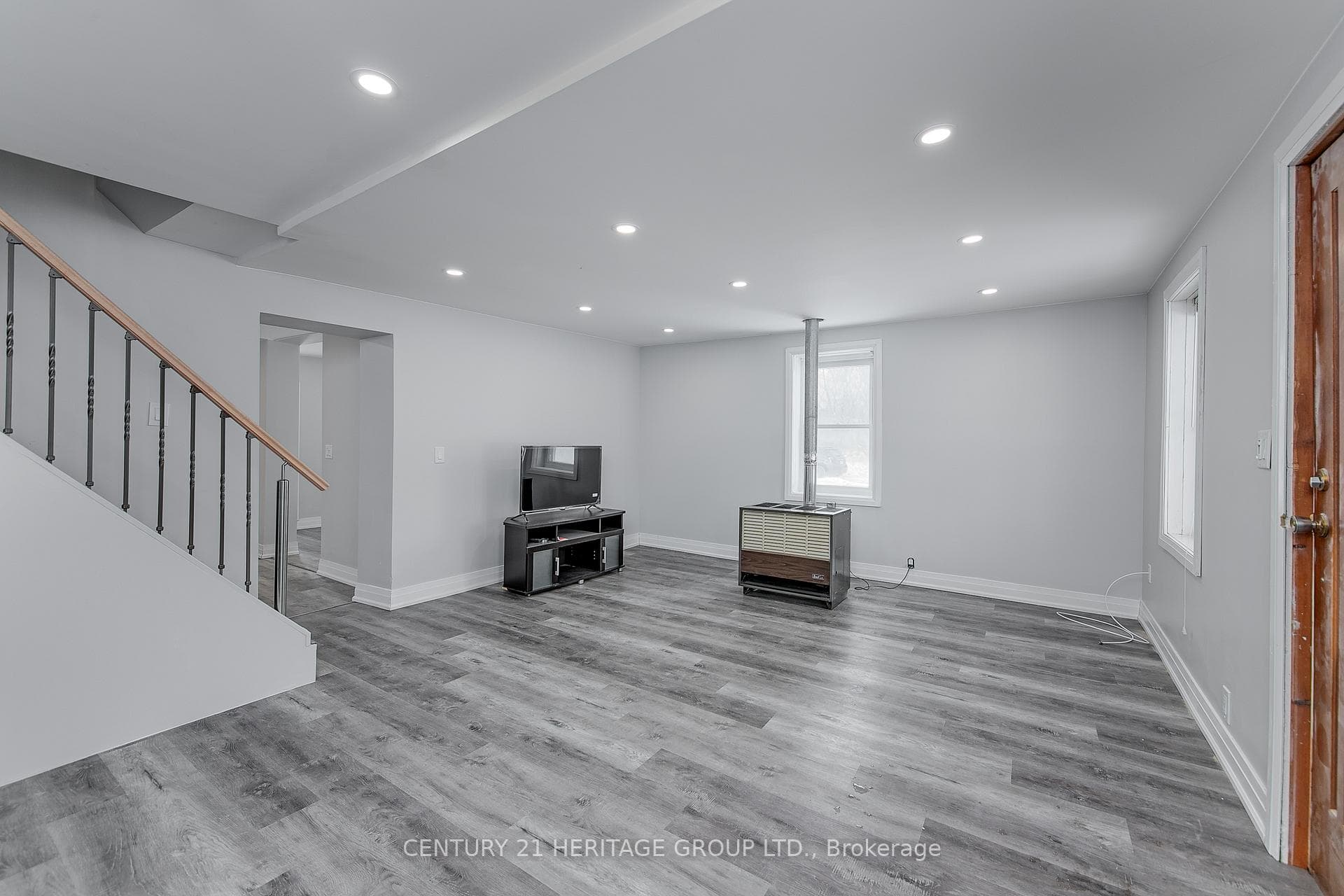 144 Queen Street photo 8