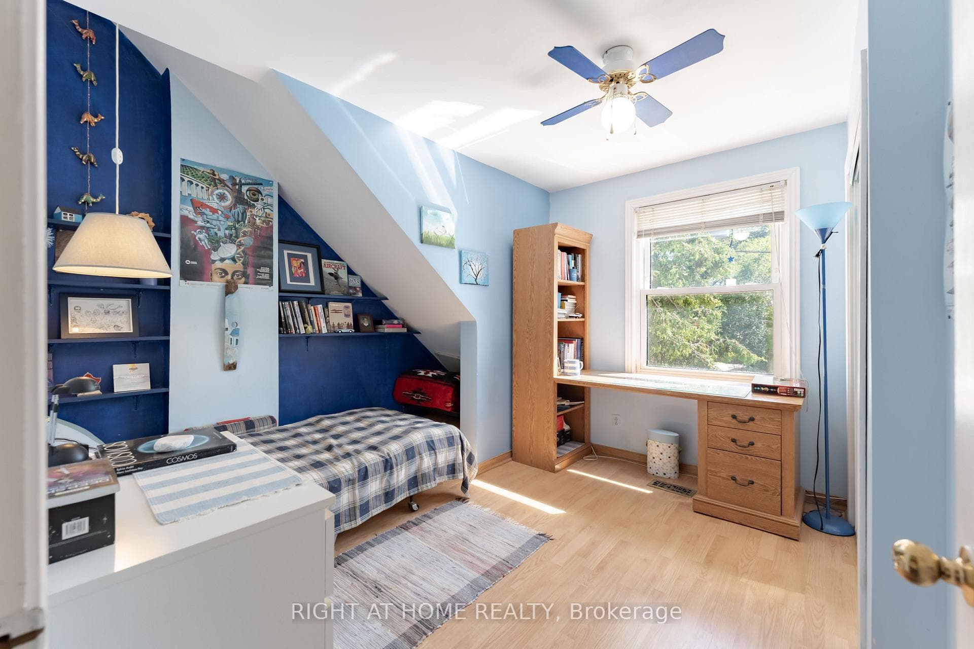 30 Allister Avenue photo 16