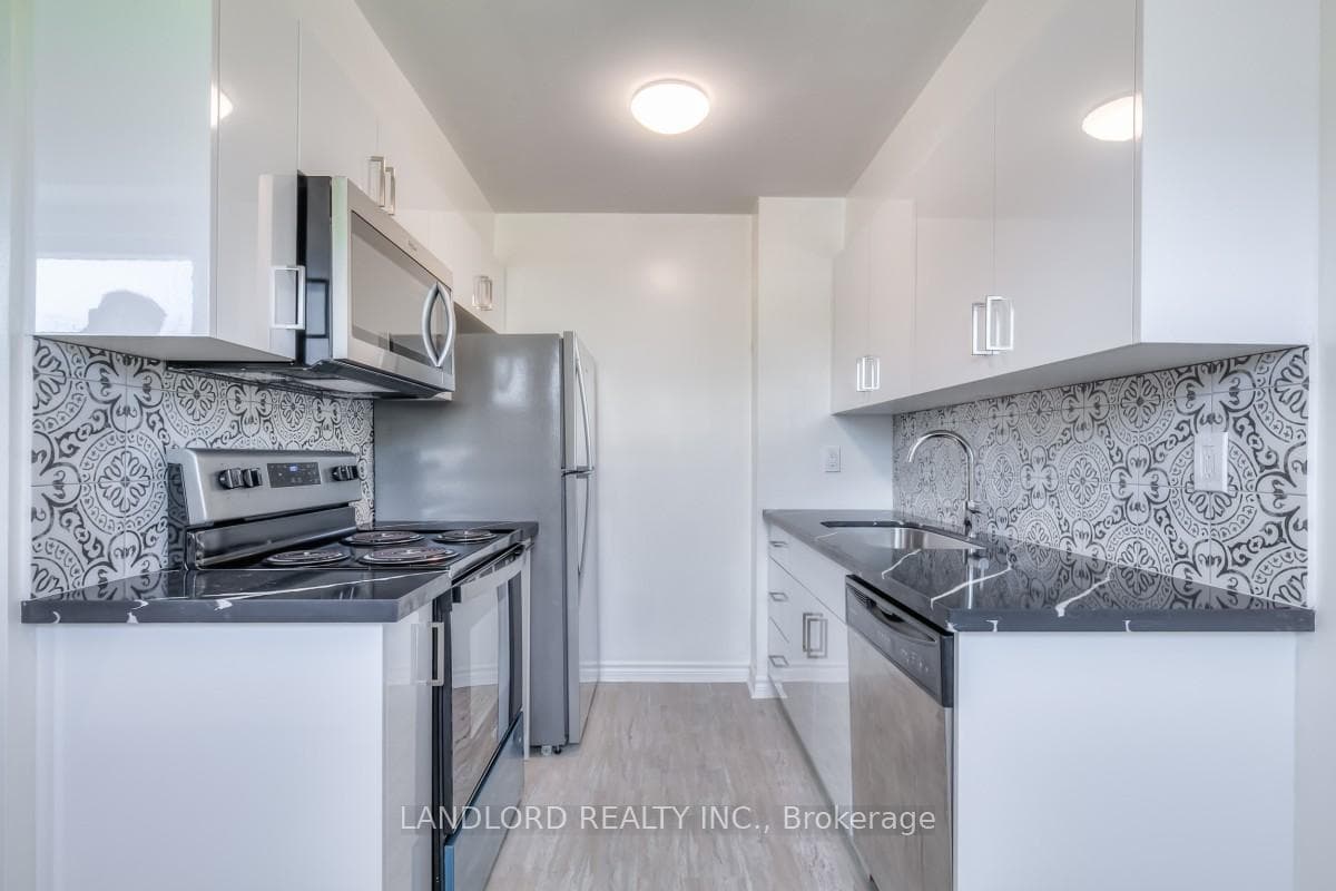 2830 Midland Avenue Unit 15 photo 1