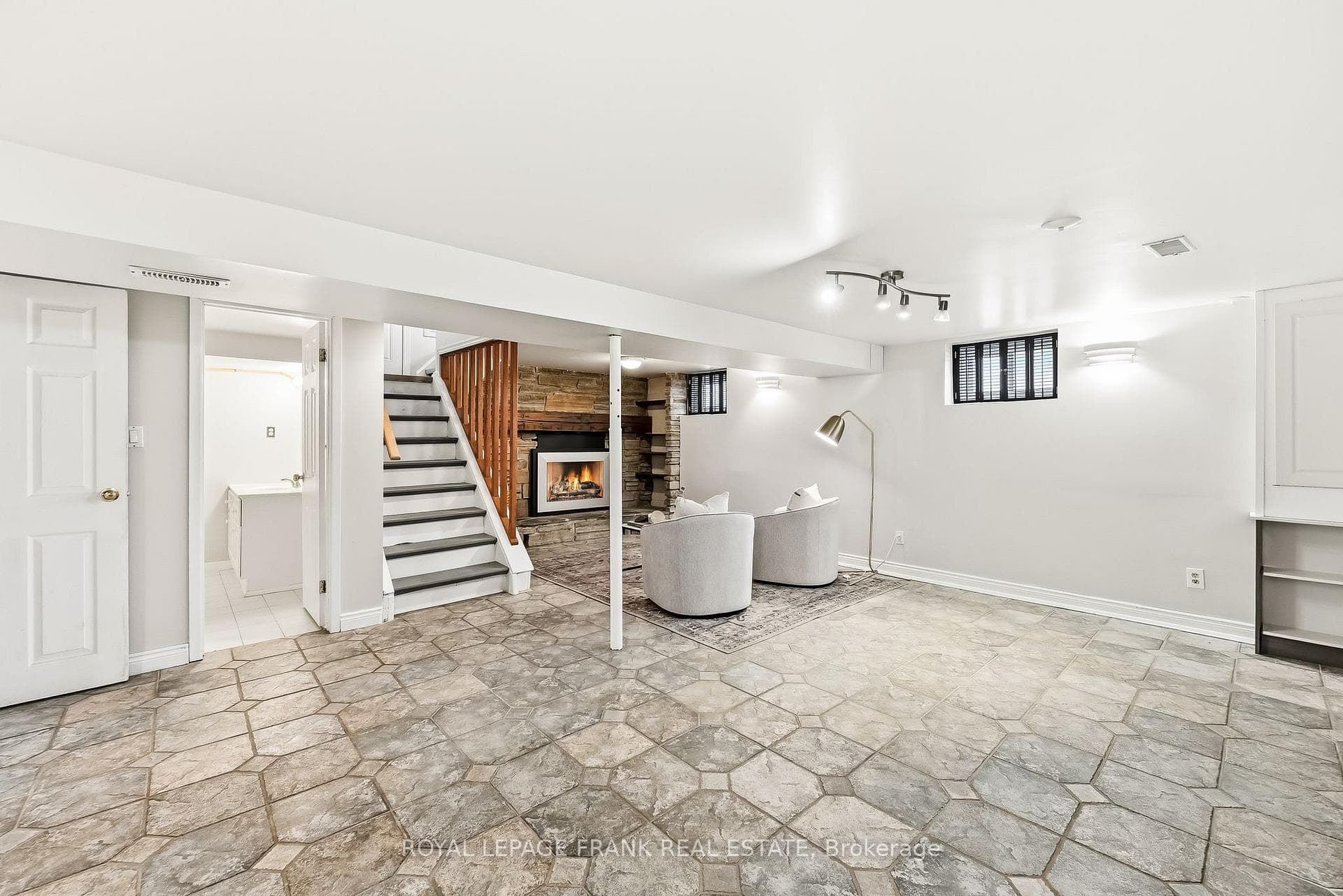1212 Valley Drive photo 28