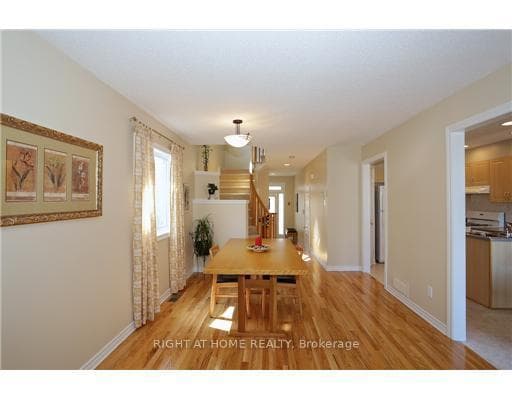162 Gray Crescent photo 2