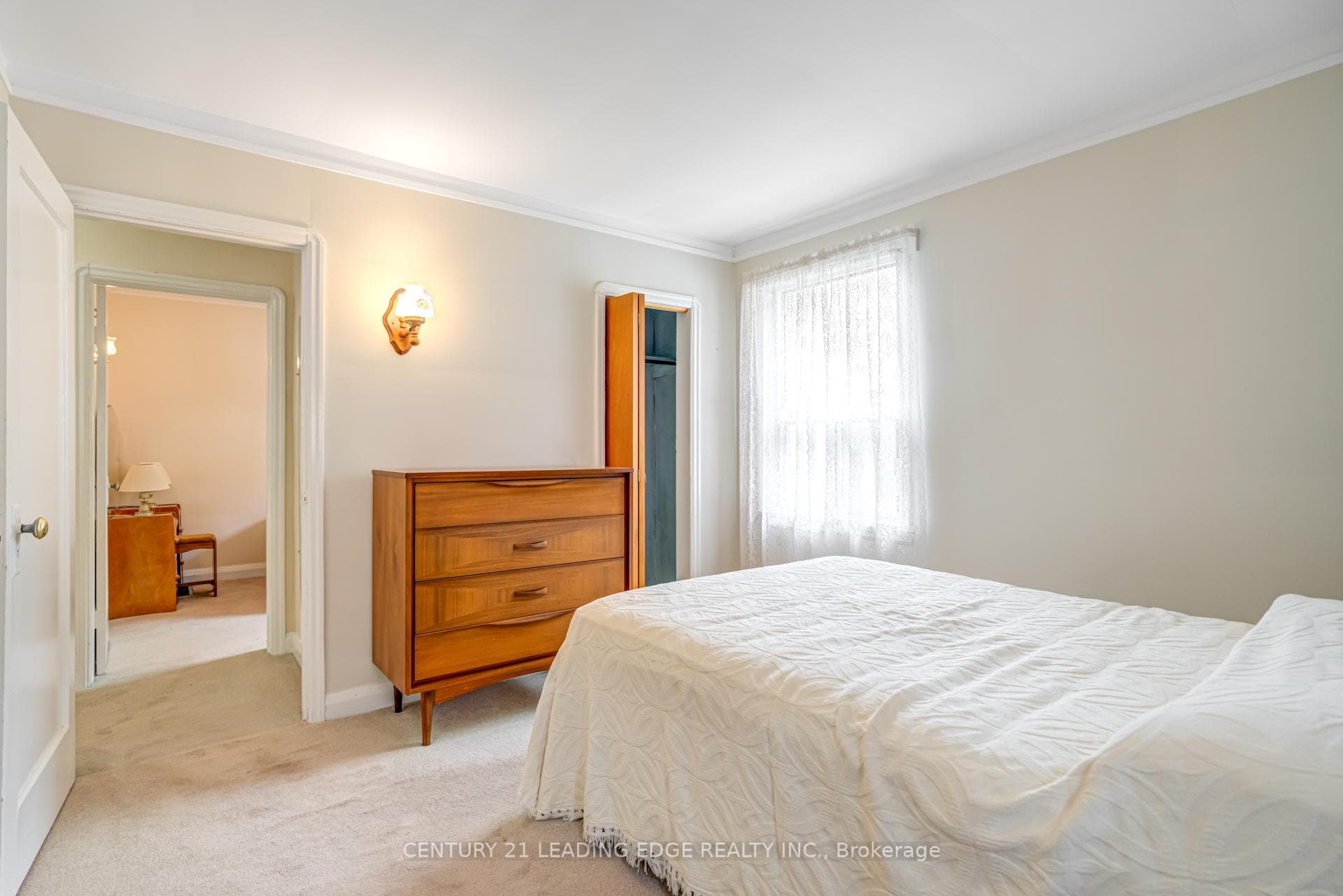 136 Lasalle Avenue photo 23