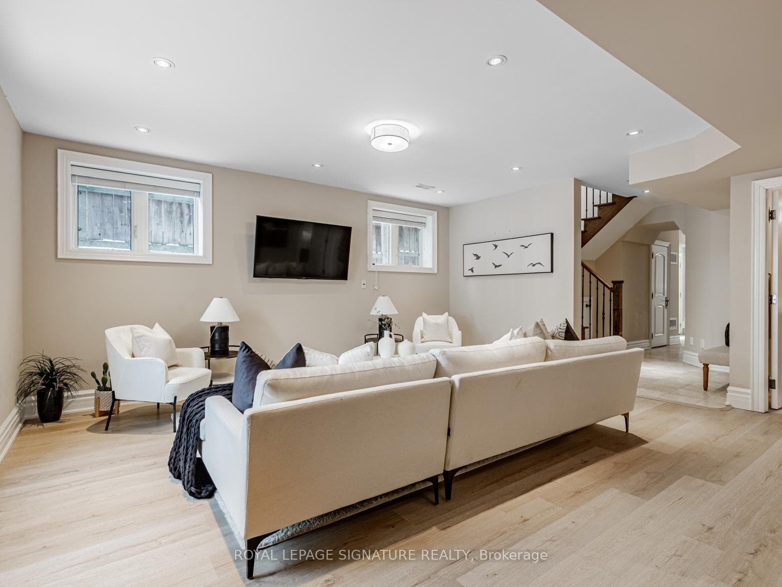 472 Deloraine Avenue photo 33