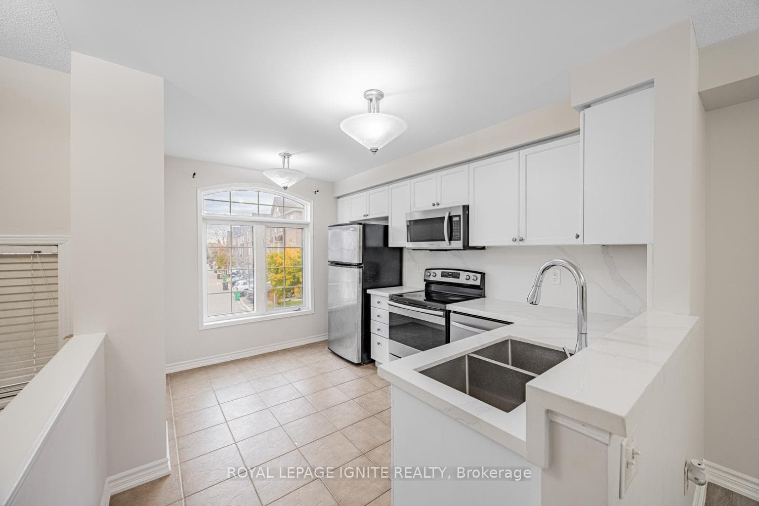 3356 Redpath Circle photo 9