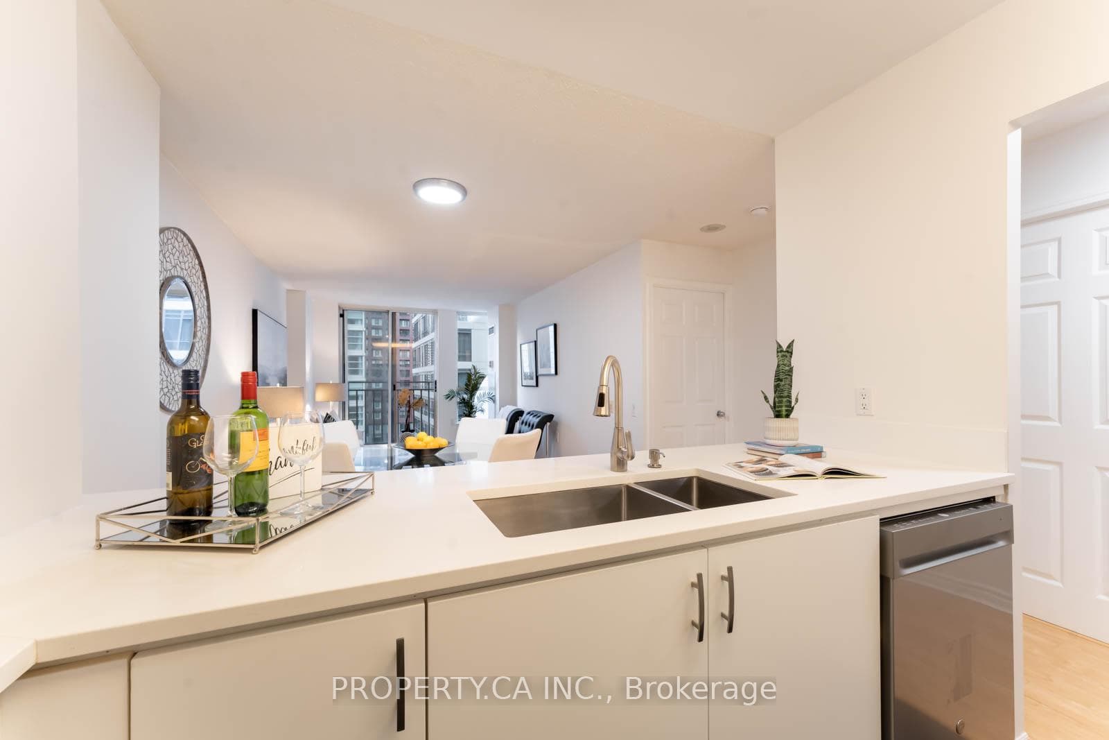 388 Bloor Street Unit 1502 photo 25