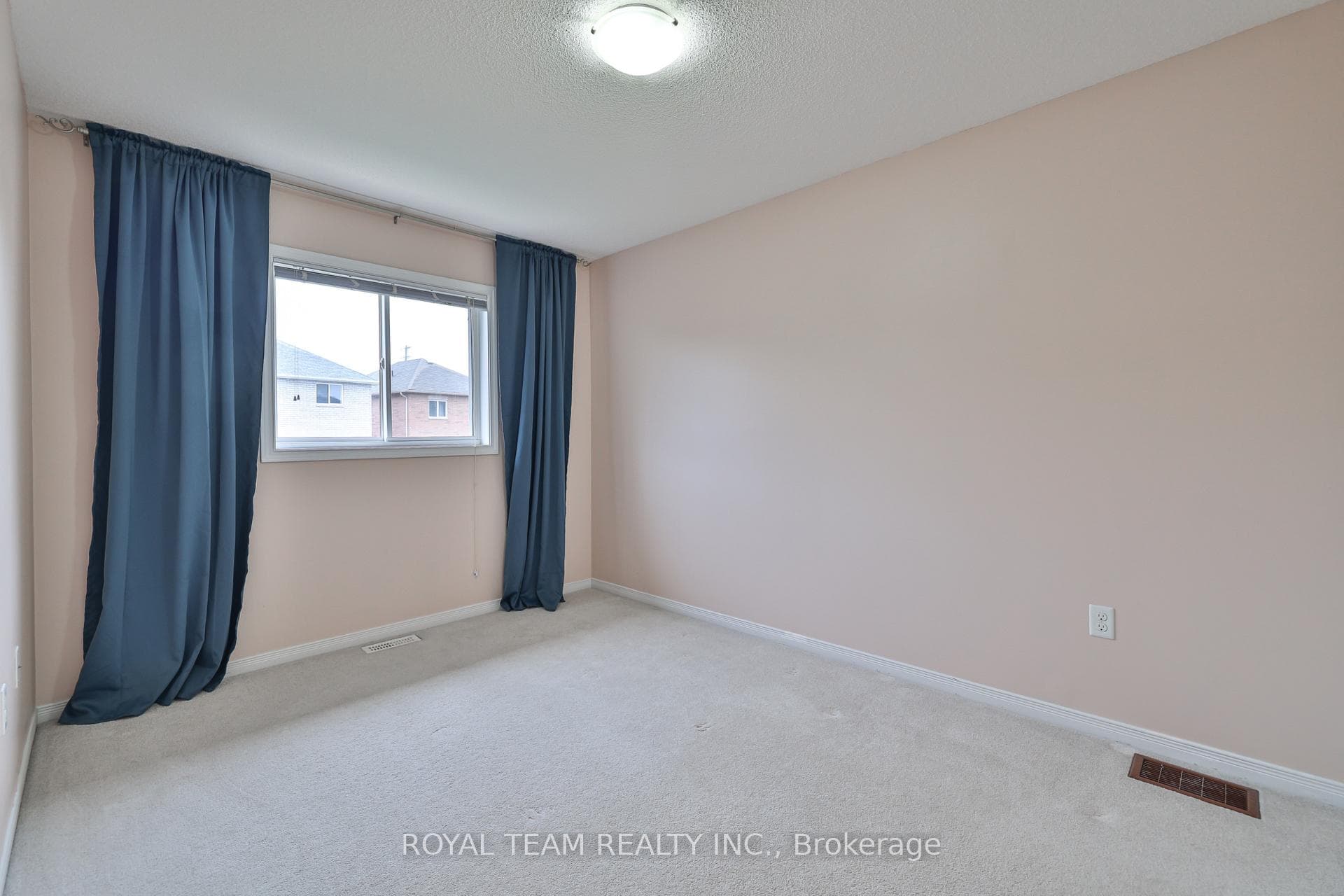 1398 Hunter Street photo 32