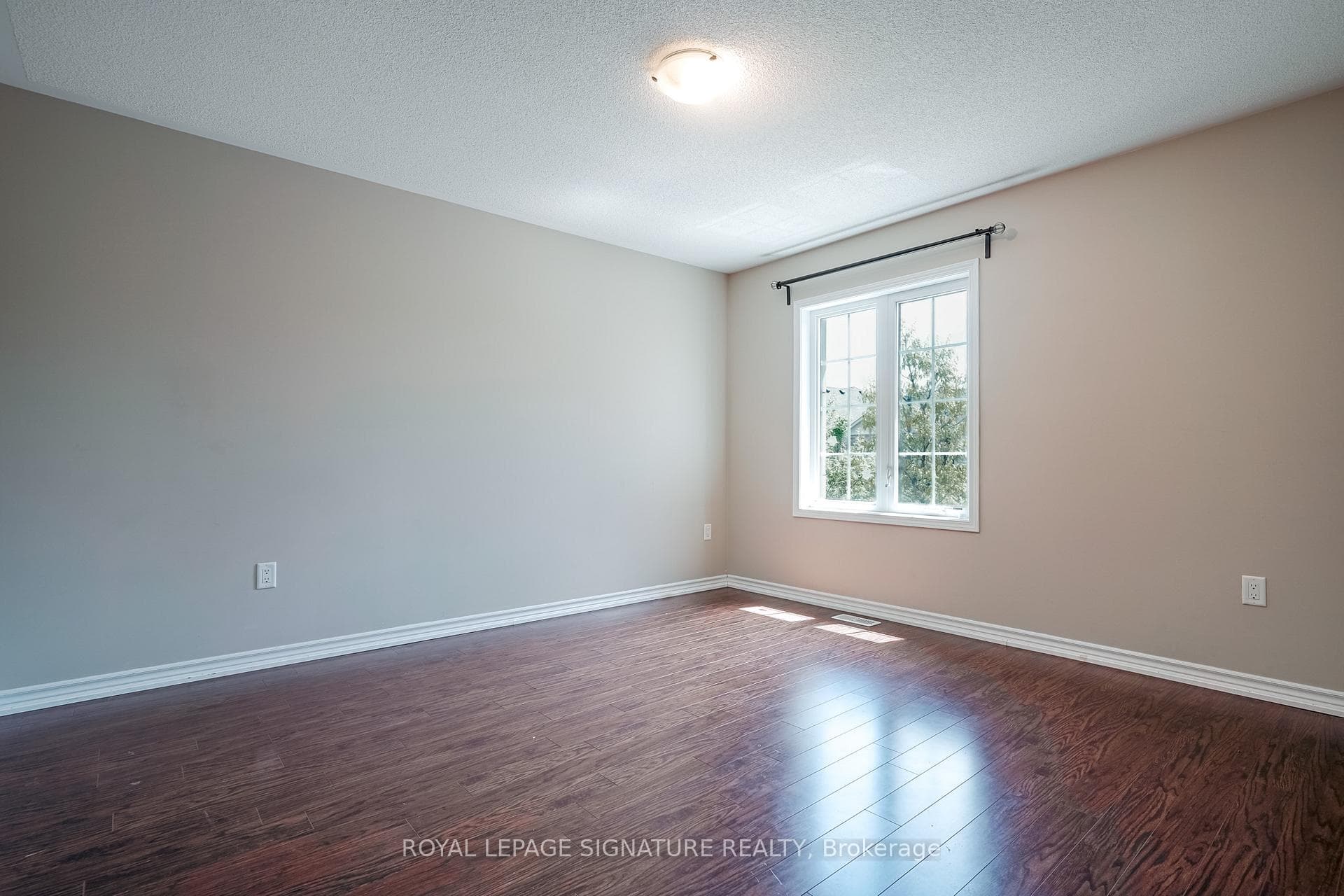 949 Kelman Court photo 7