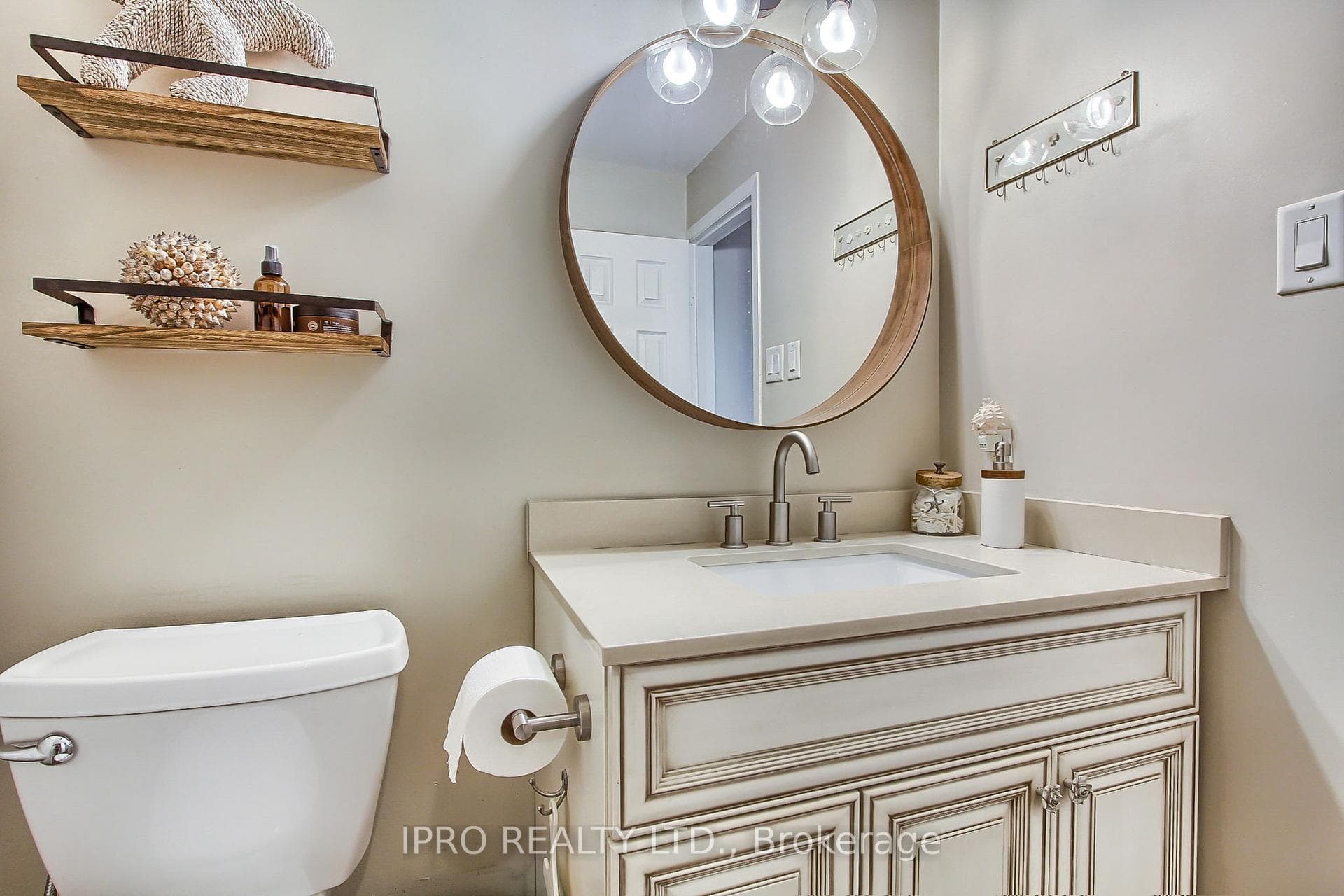 1141 Saturnia Crescent photo 21