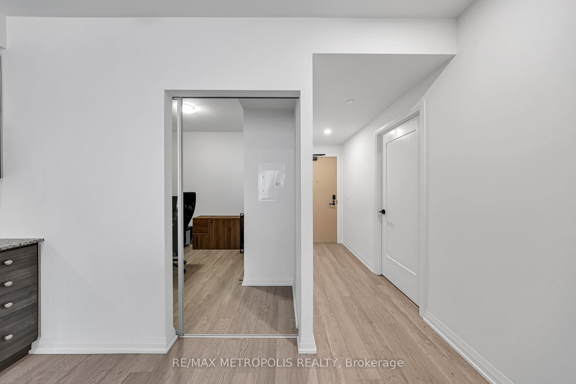 1415 Dundas Street Unit 413 photo 10