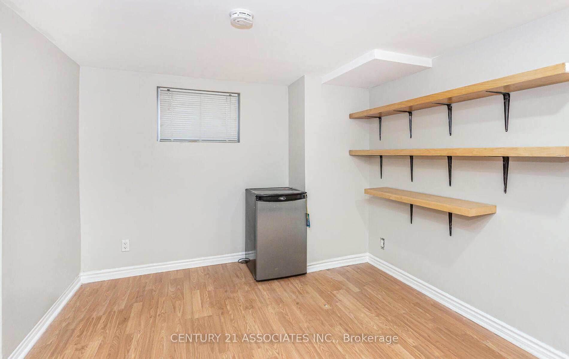 1338 Waverly Avenue photo 33