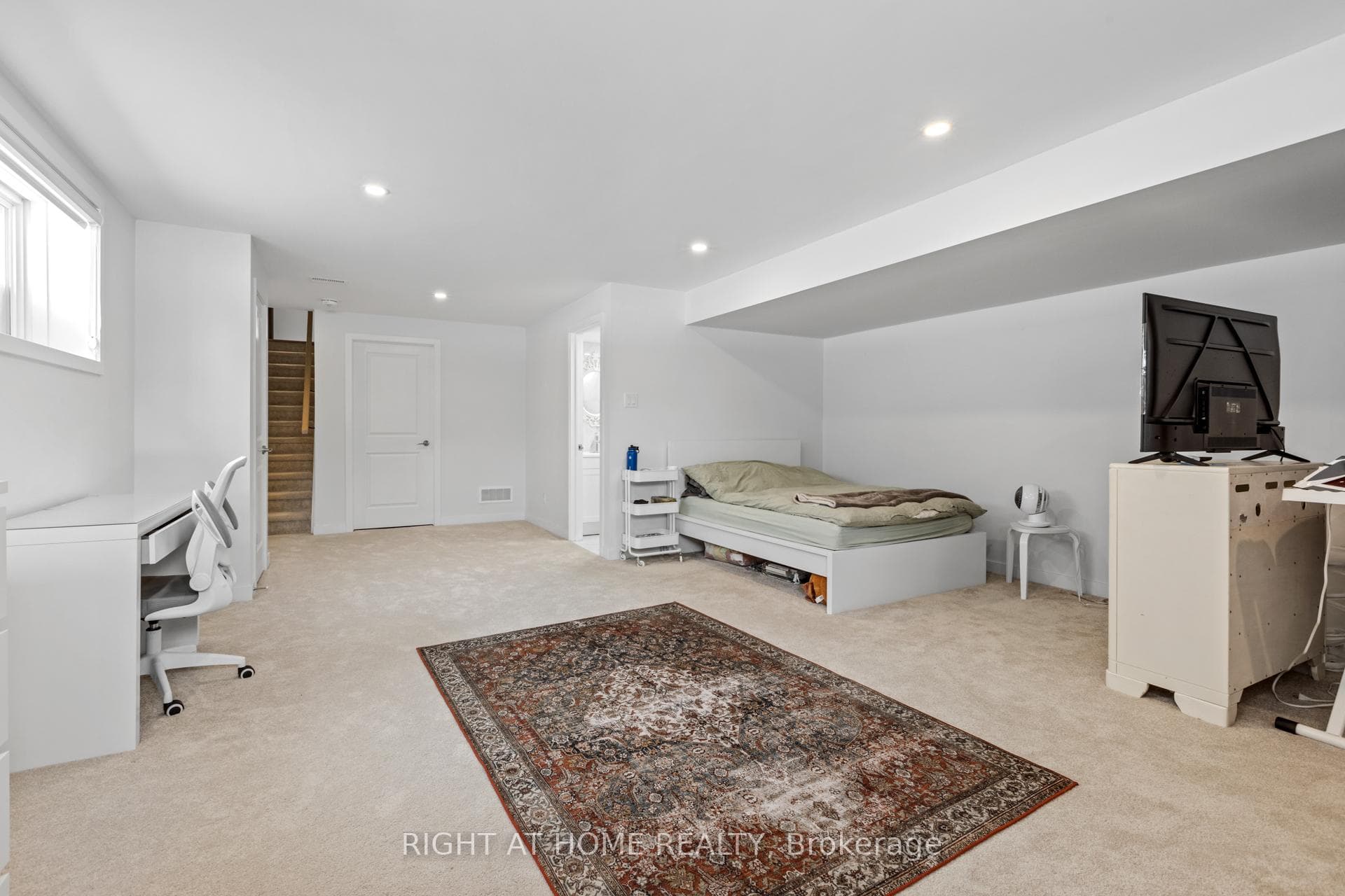 674 Honeydew Street photo 31