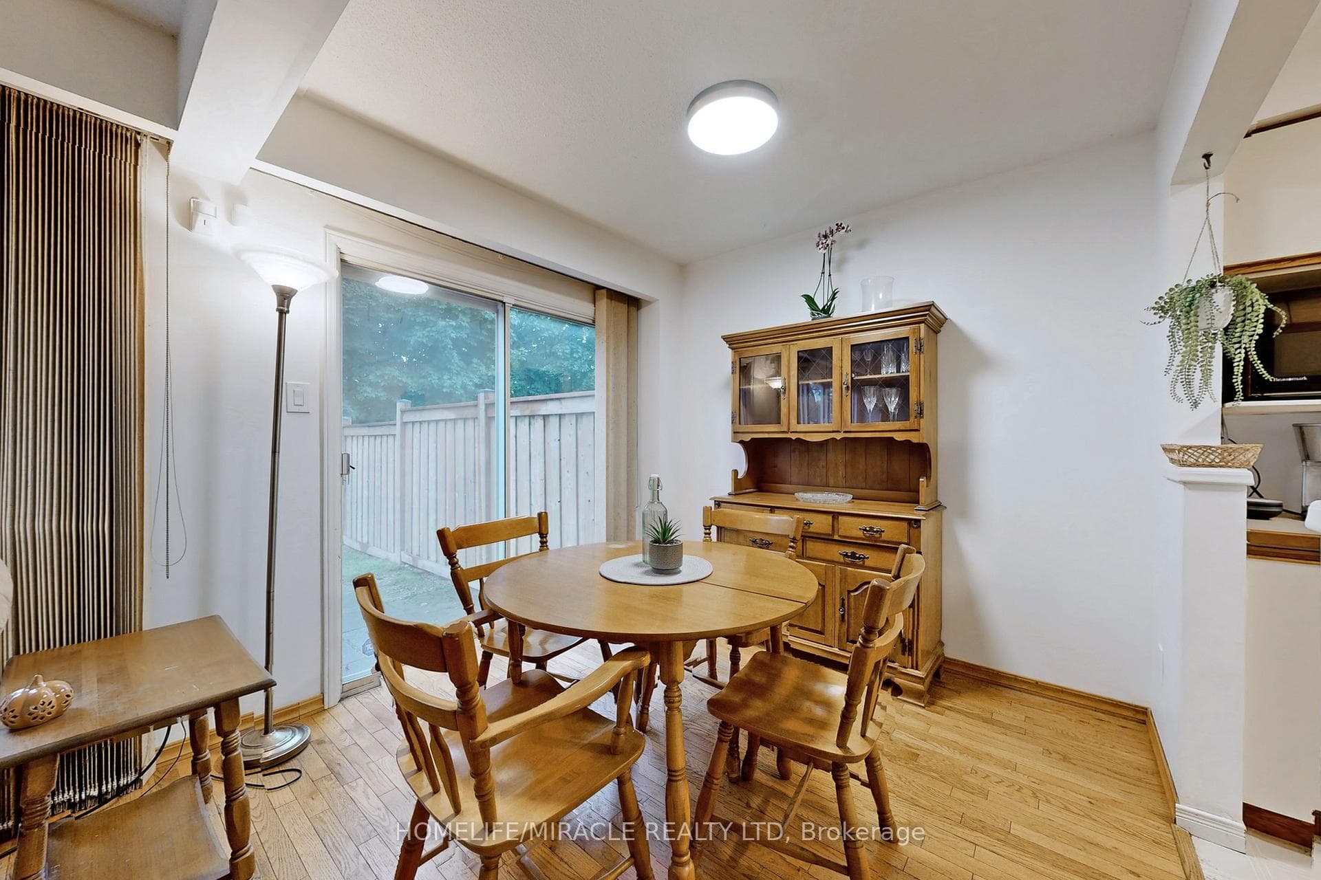 3491 Woodhurst Crescent photo 9
