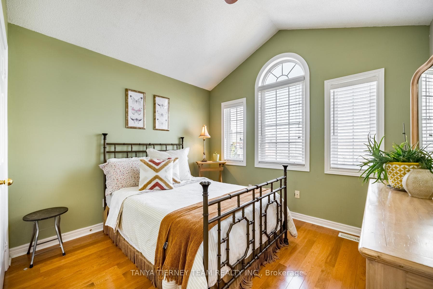 62 Helston Crescent photo 24