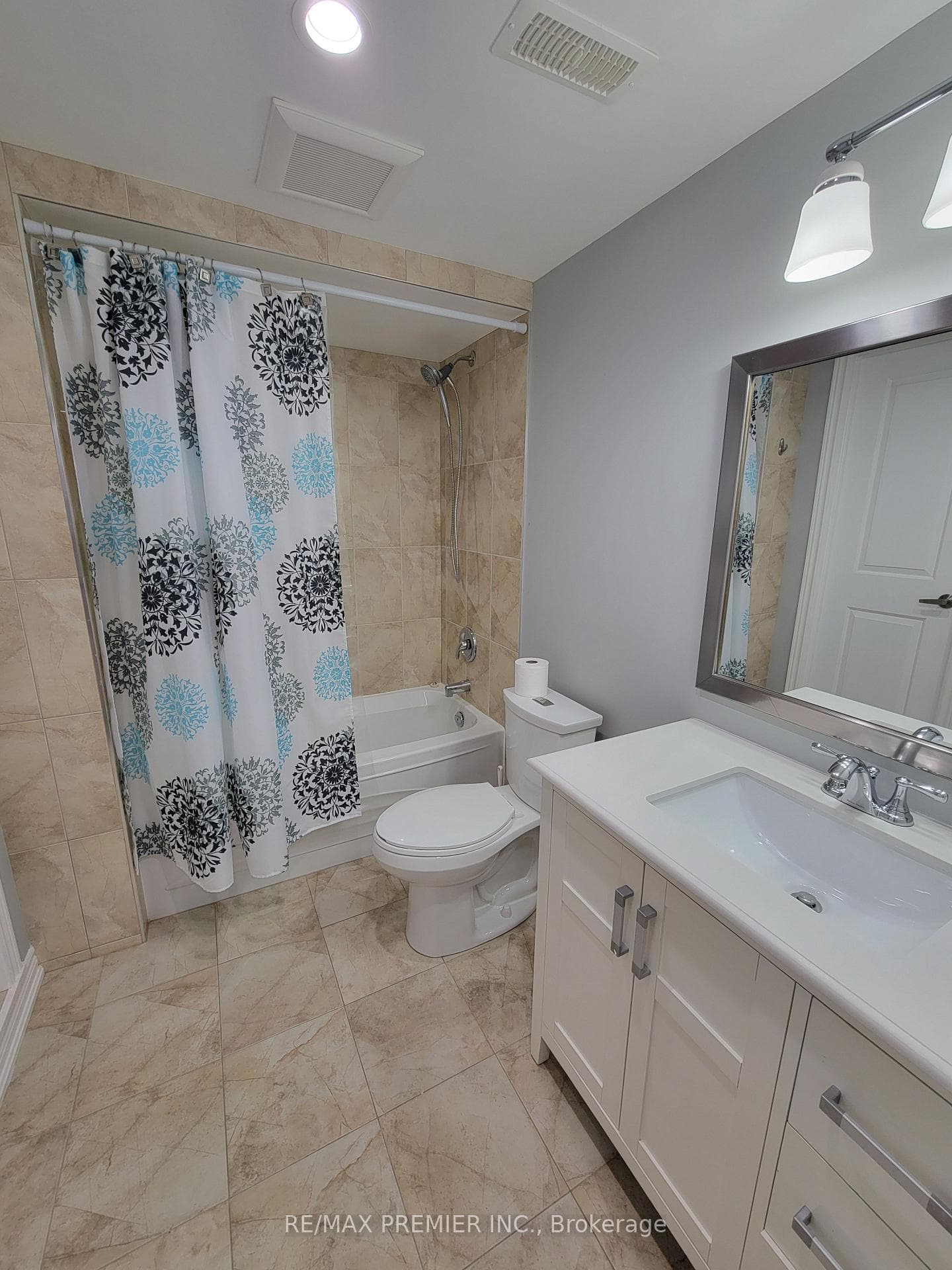 128 Vista Boulevard Unit Lower photo 17