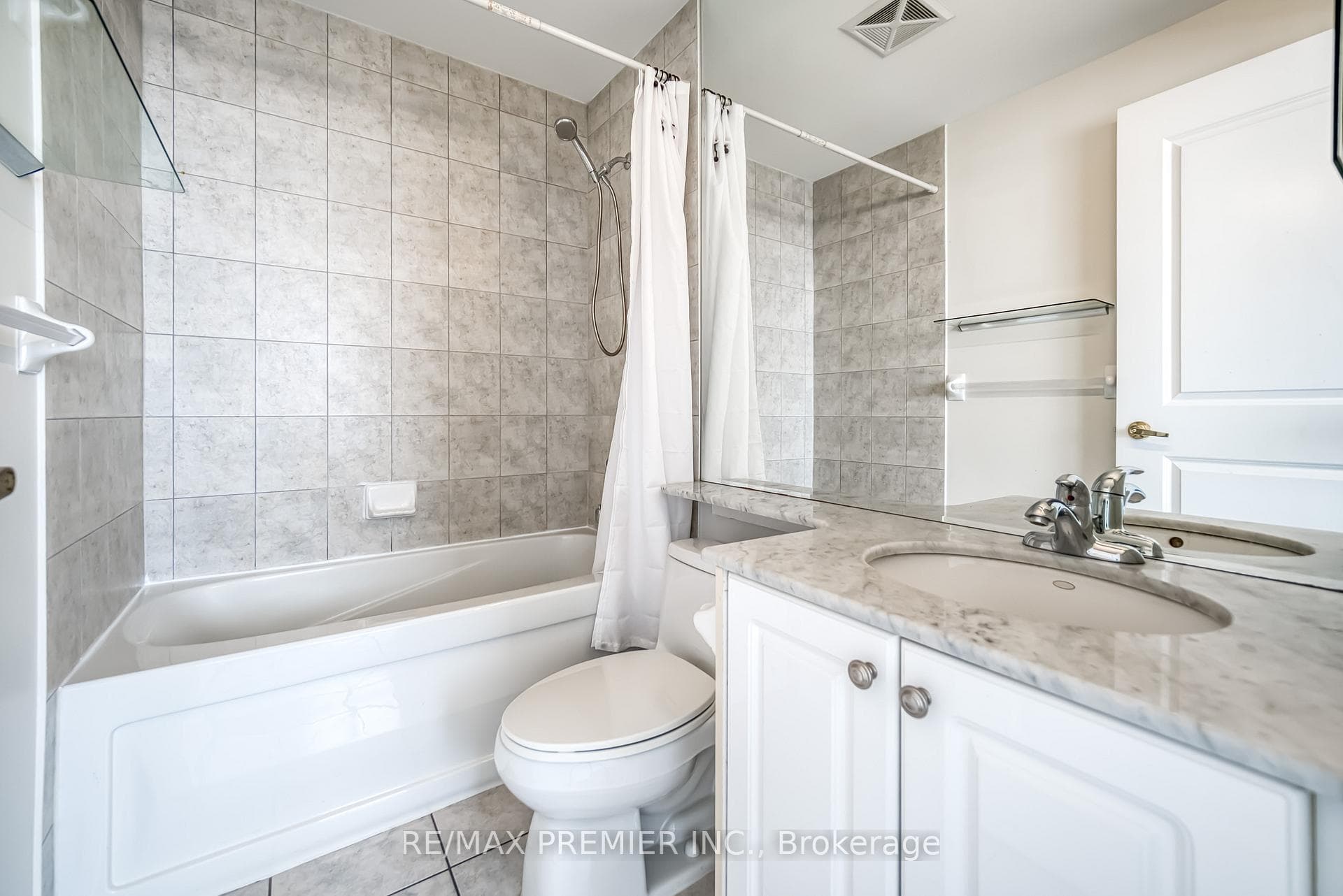 9225 Jane Street Unit 614 photo 23