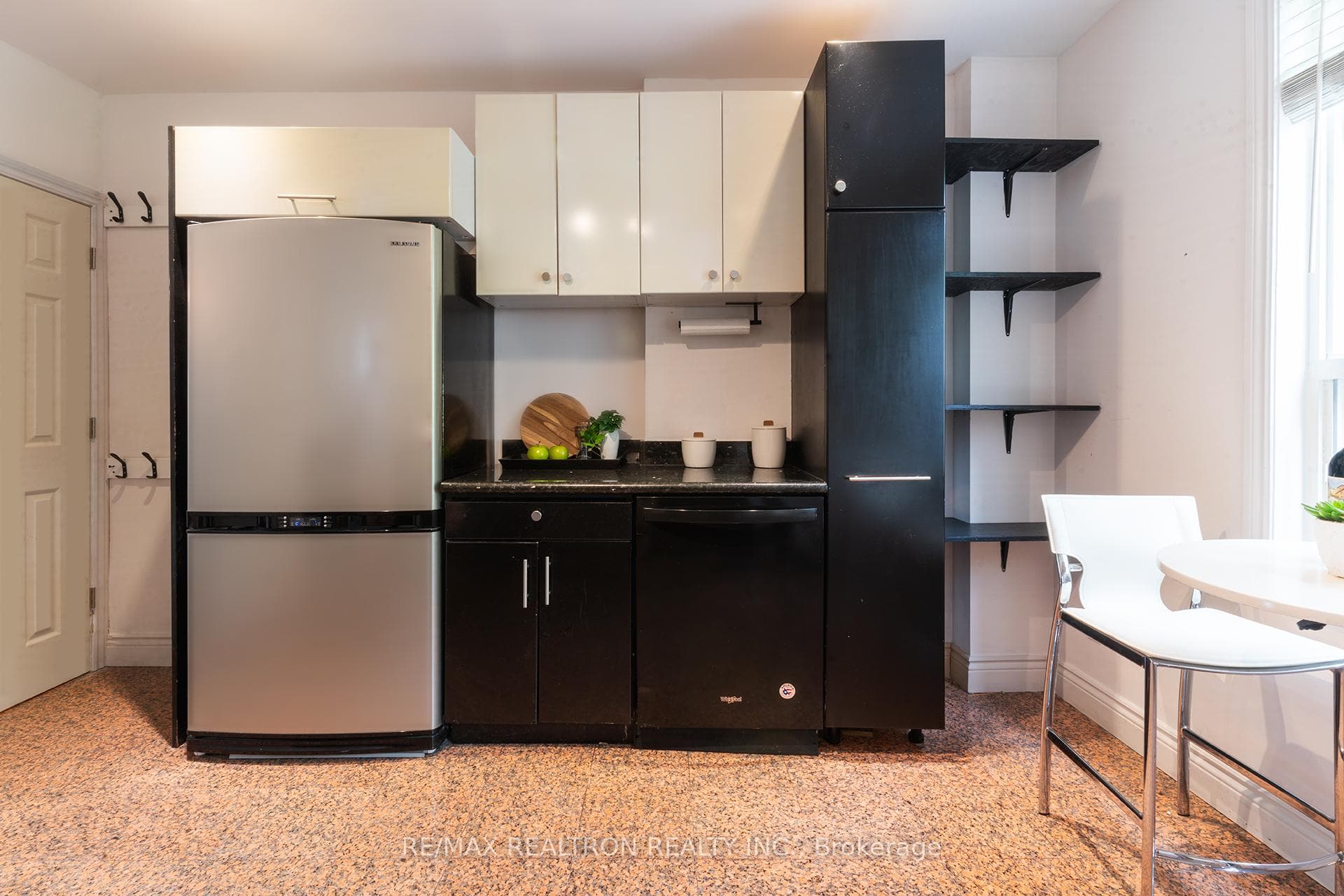 569 Greenwood Avenue photo 6