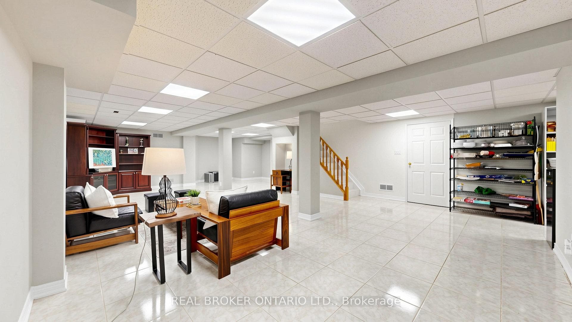 153 Grenadier Crescent photo 41