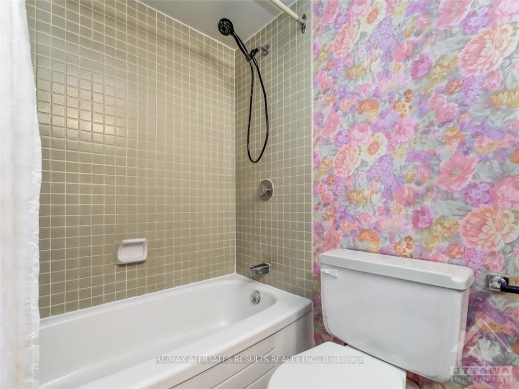 415 GREENVIEW Avenue Unit 1504 photo 16