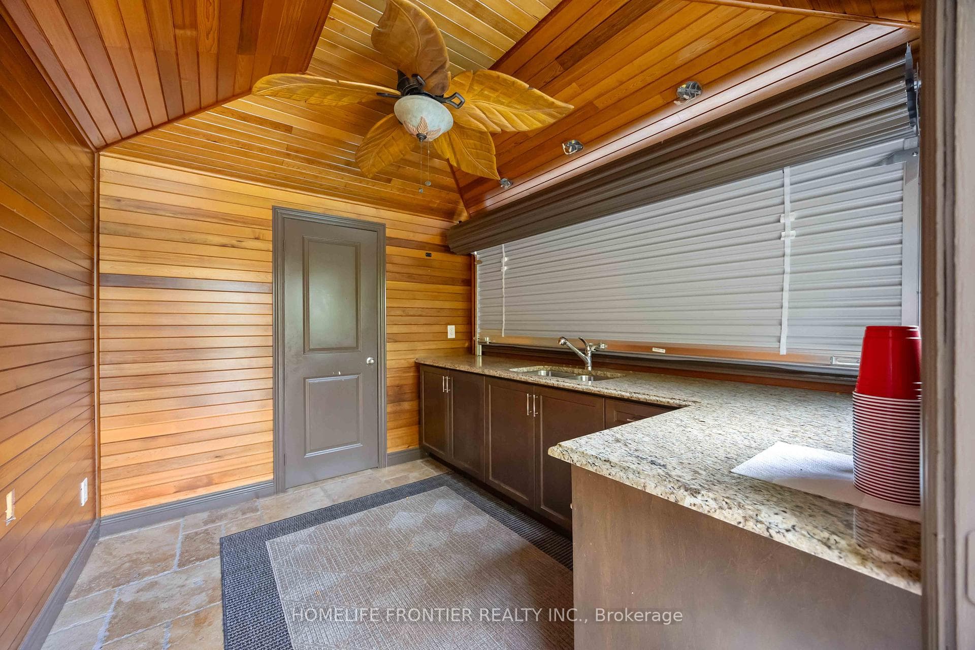 192 Kimber Crescent photo 5
