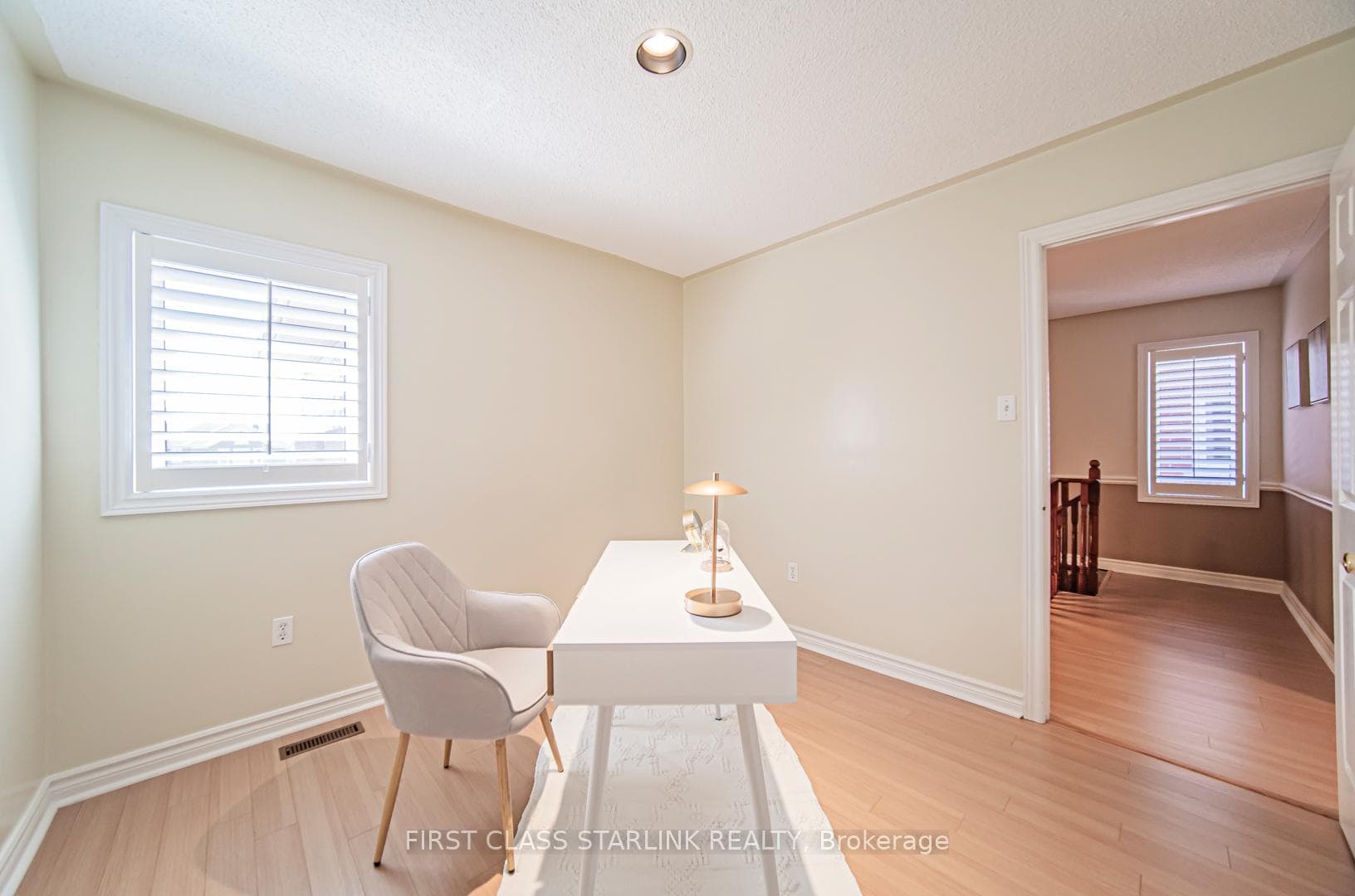 2576 Strathmore Crescent photo 26