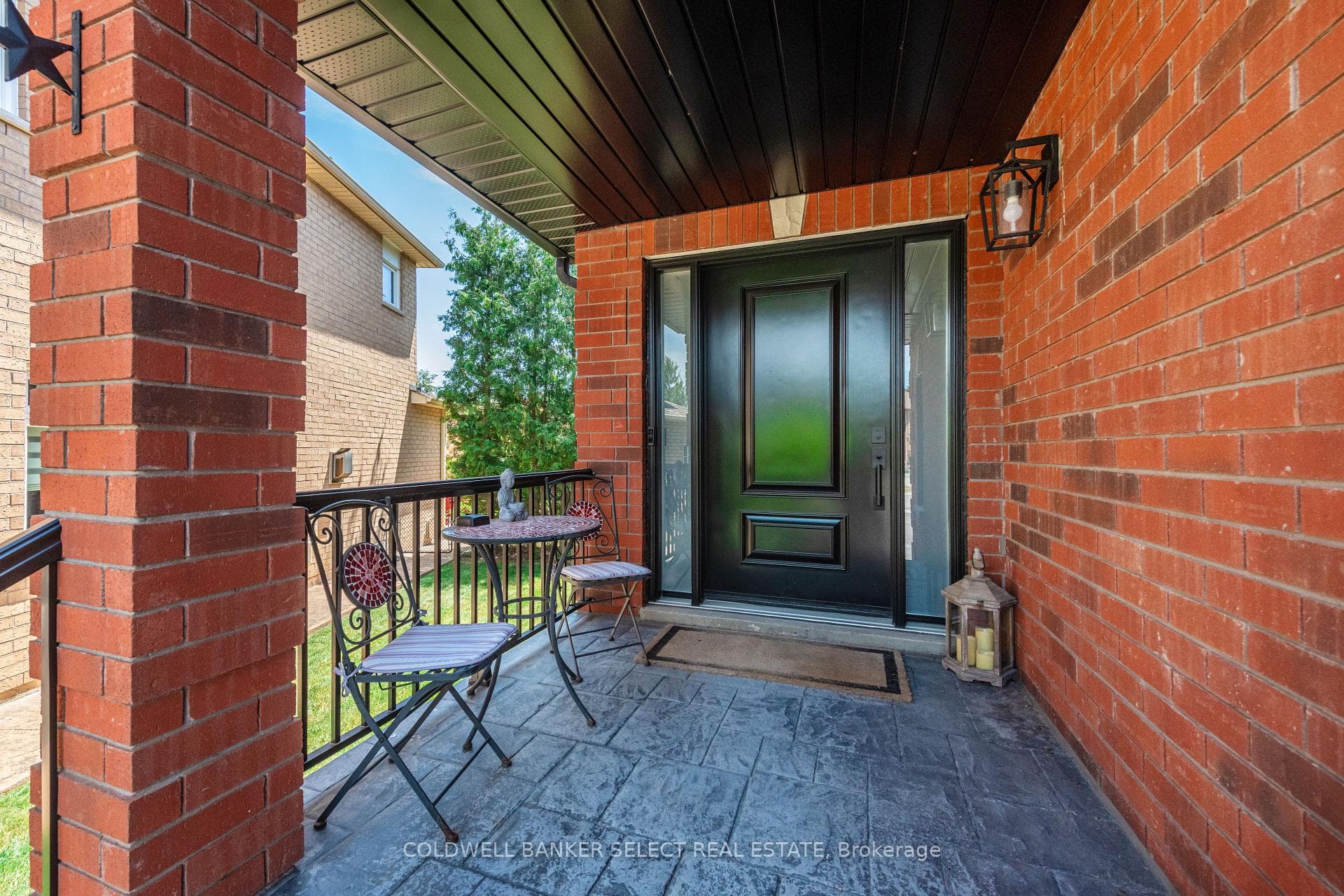 32 Coolspring Crescent photo 4