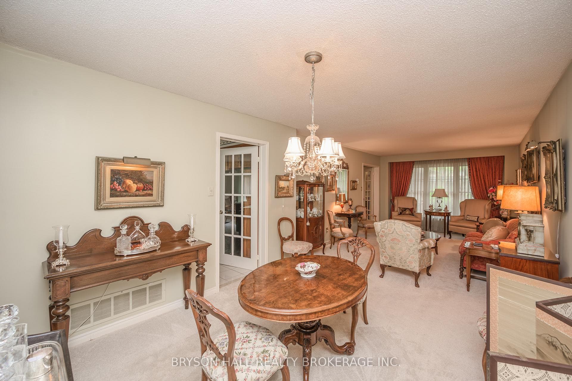 1136 Montrose Abbey Drive photo 5