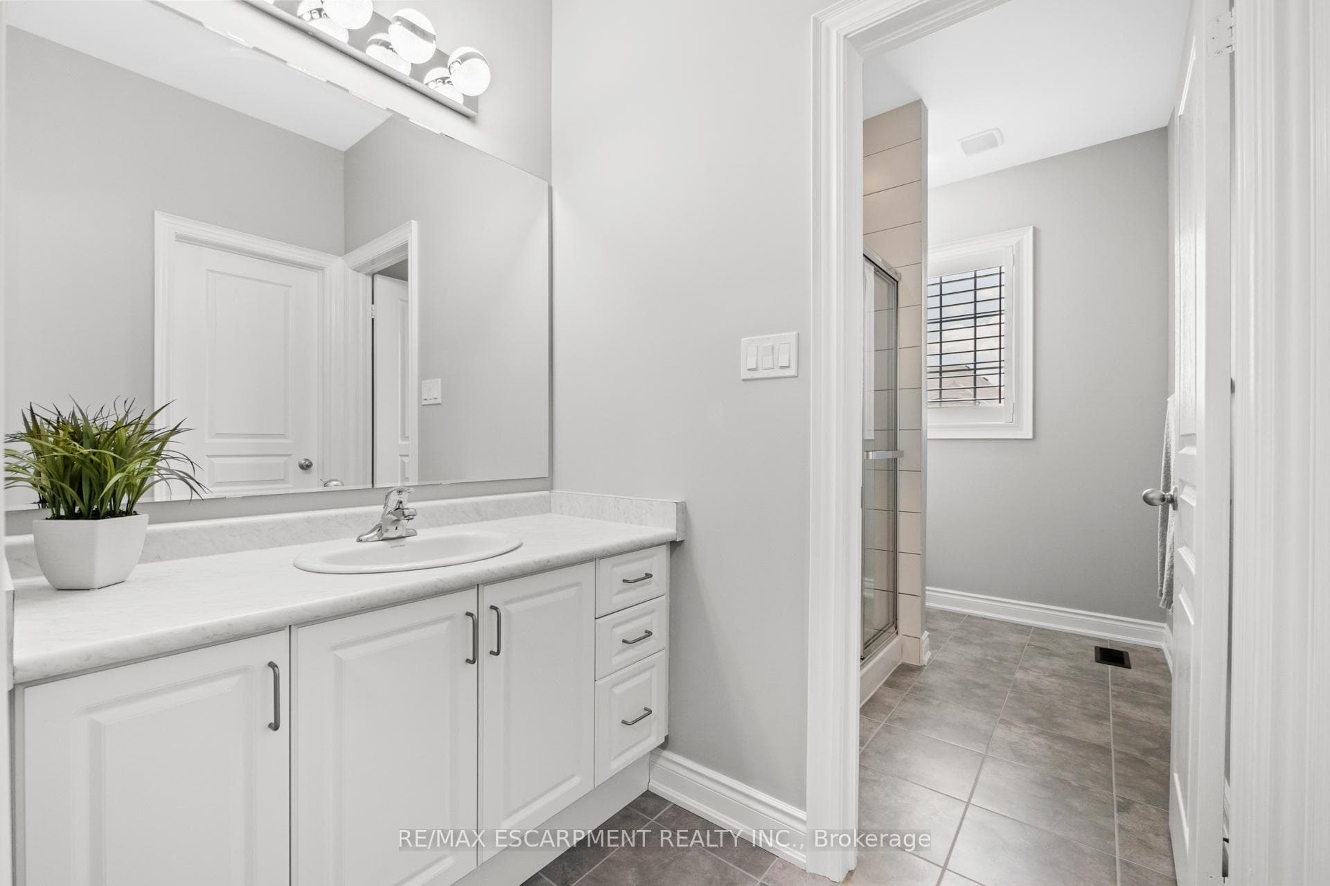 107 Avanti Crescent photo 37