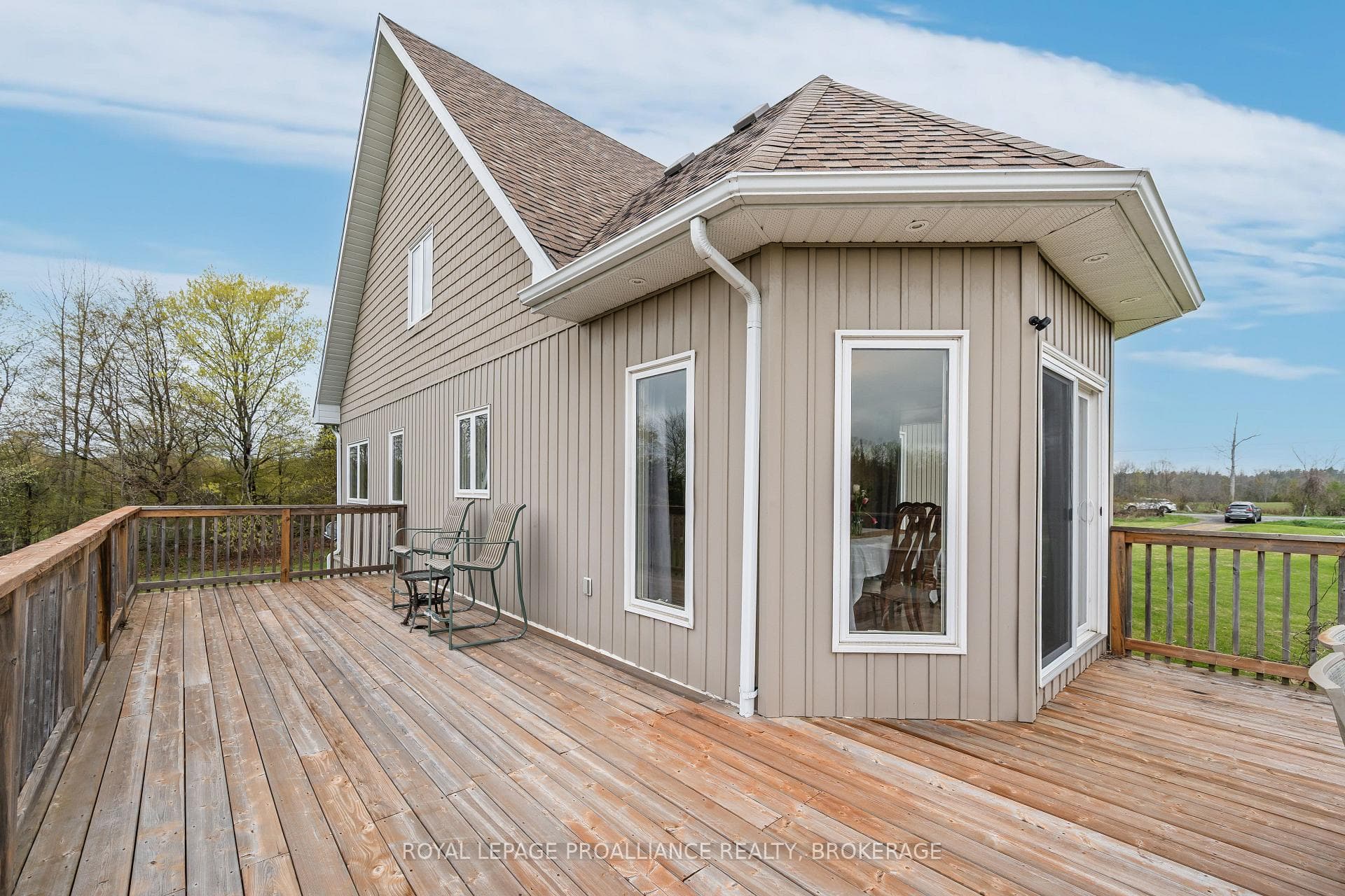 730 Roblin Road photo 25