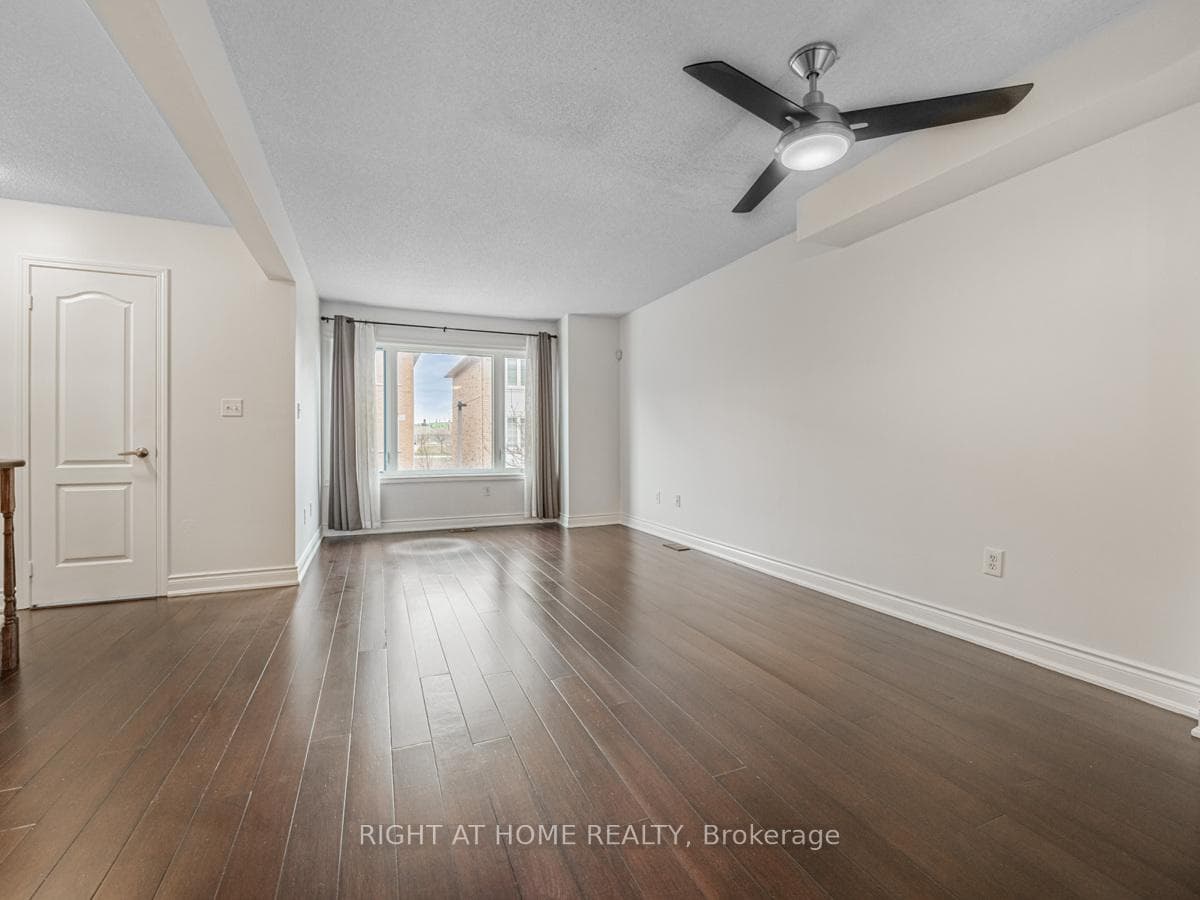 80 Acorn Place Unit 19 photo 6
