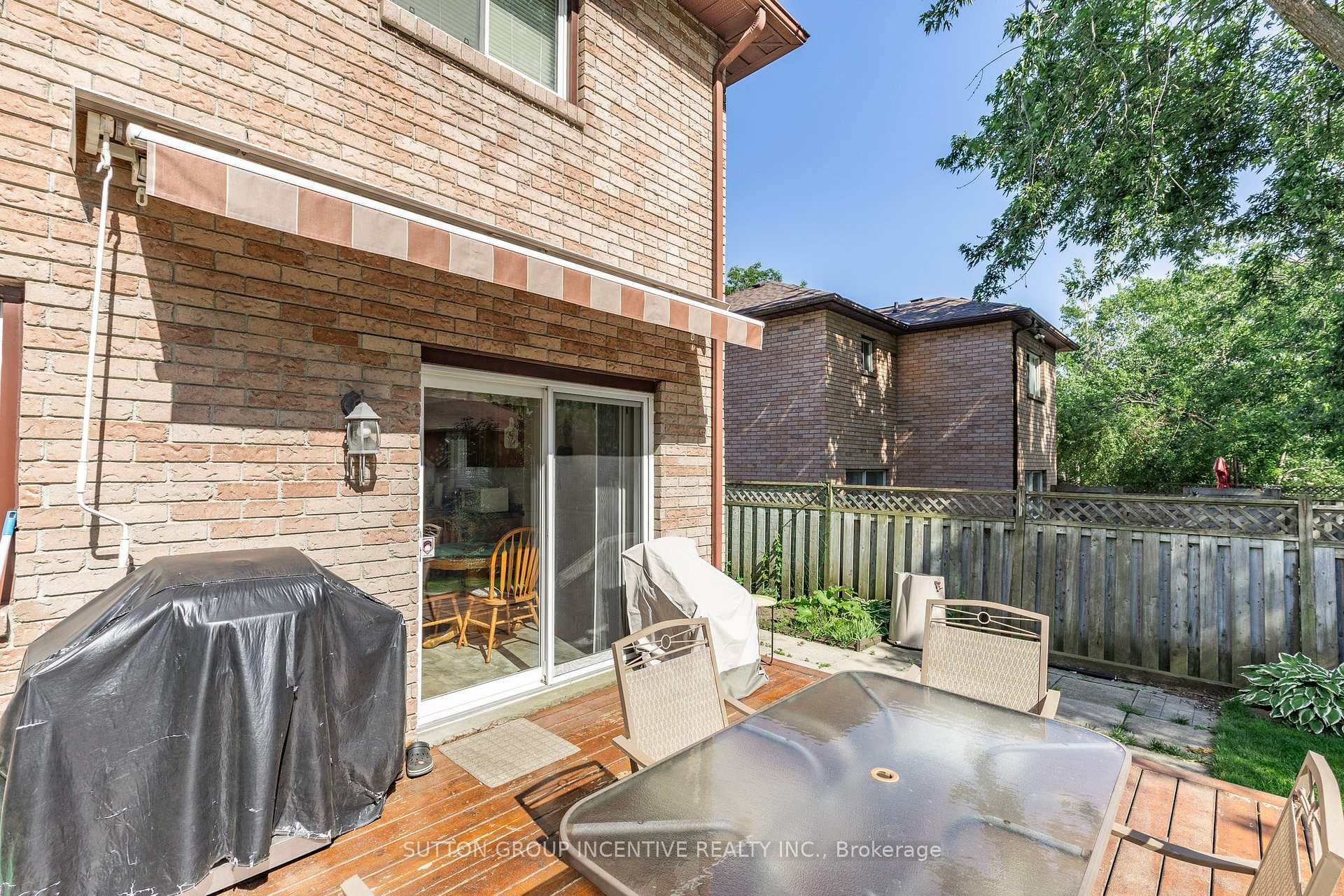 10 Keats Drive photo 11