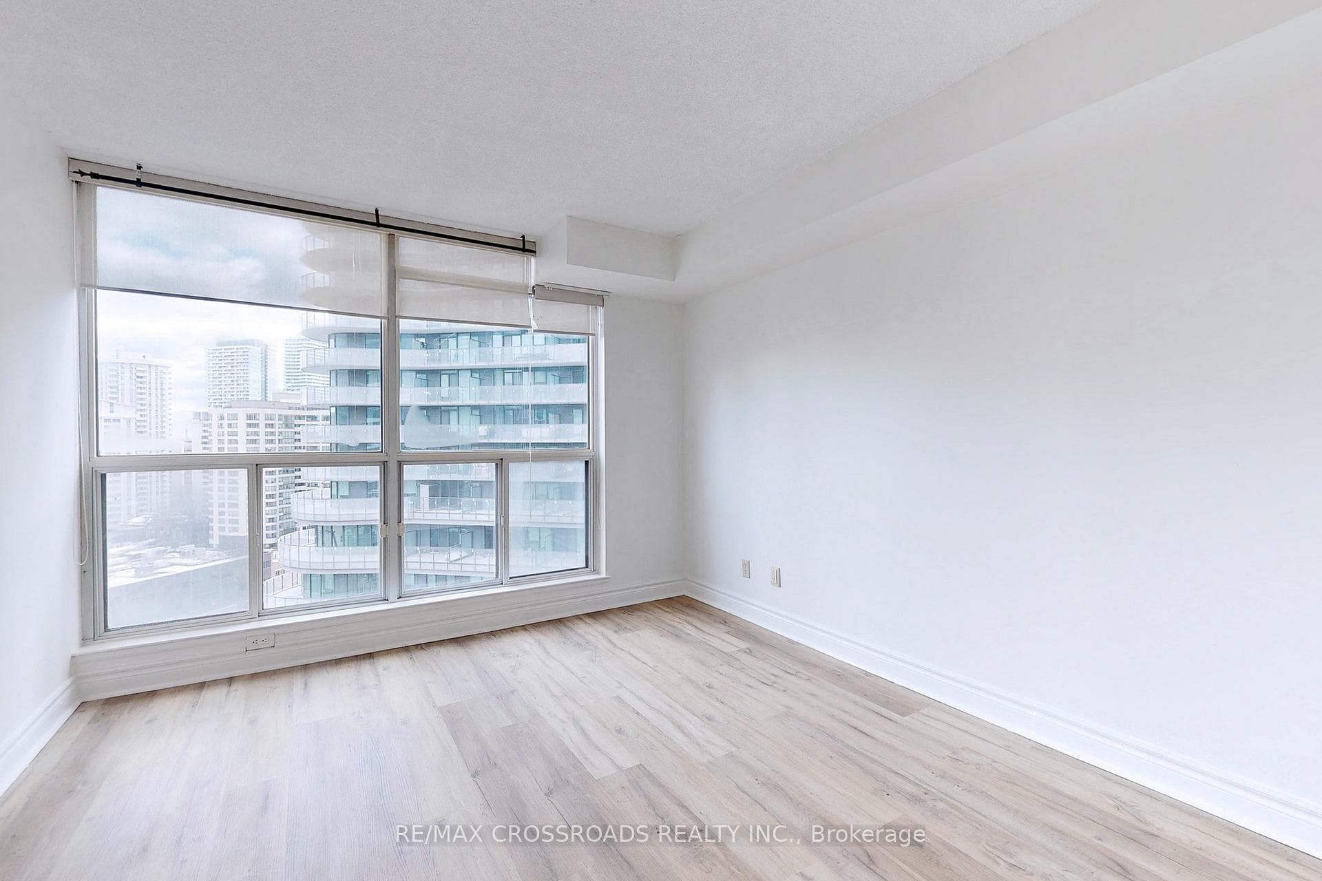 24 Wellesley Street Unit 1412 photo 15