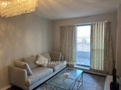 887 Bay Street Unit 601 photo 6